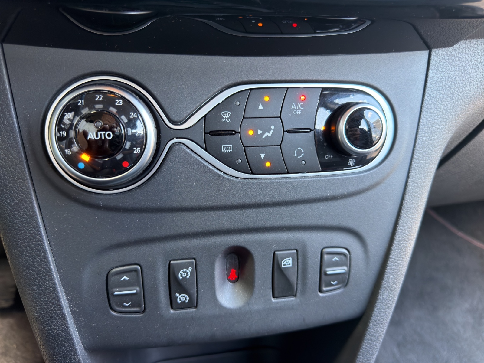 DACIA Sandero TCe 90 Comfort Automatic-image-15