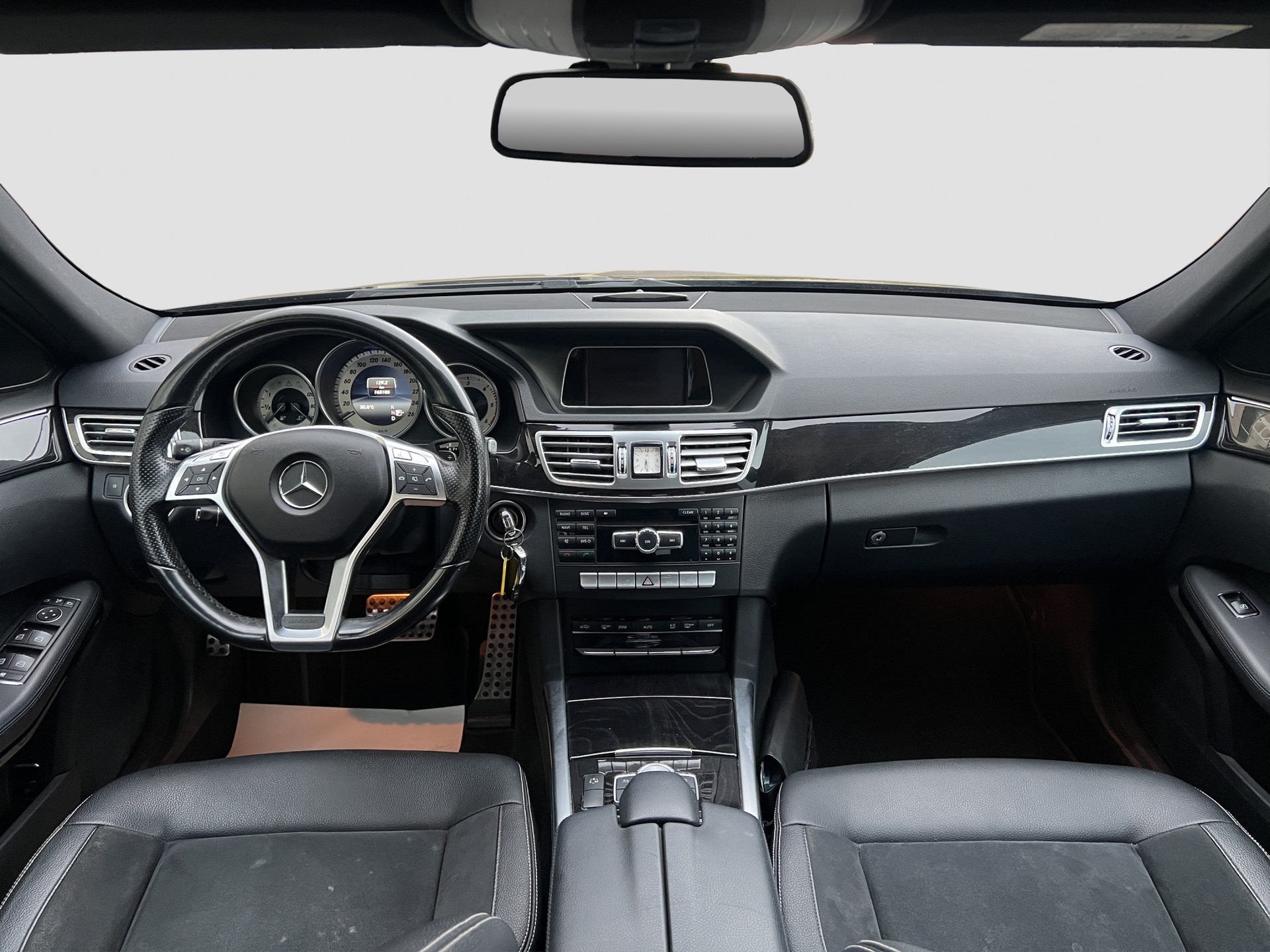 MERCEDES-BENZ E 350 BlueTEC 4Matic 7G-Tronic-image-10