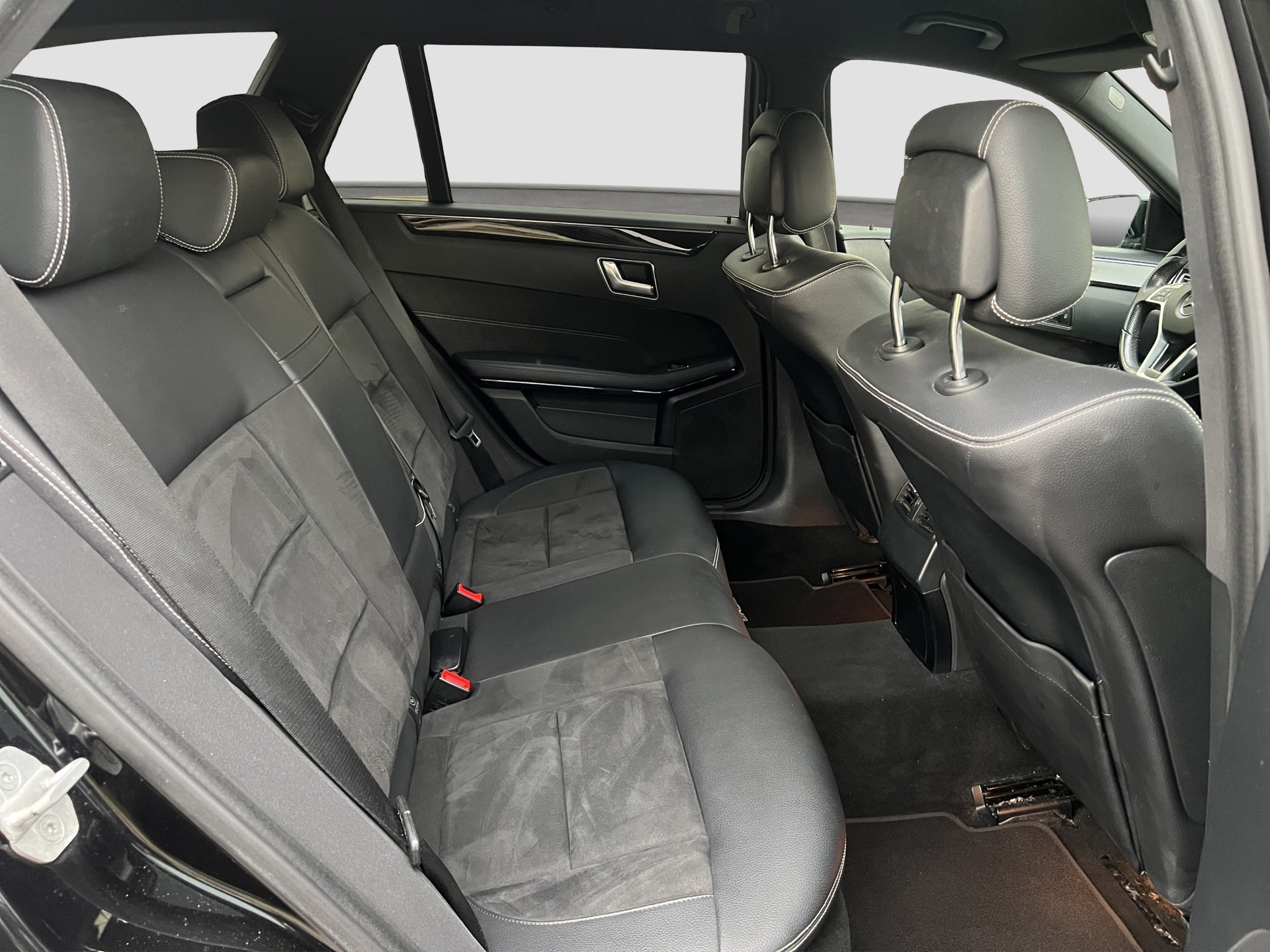 MERCEDES-BENZ E 350 BlueTEC 4Matic 7G-Tronic-image-13