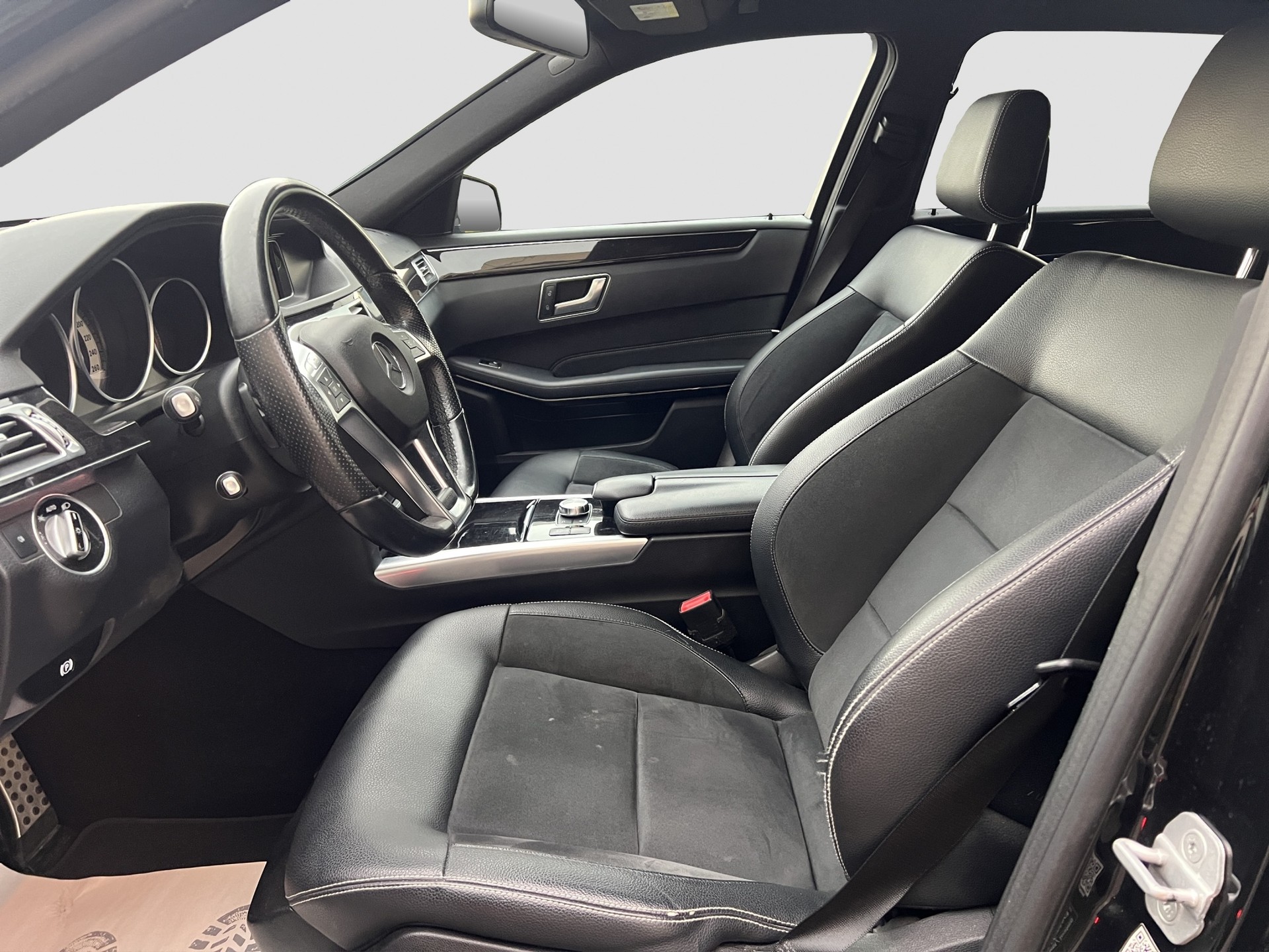 MERCEDES-BENZ E 350 BlueTEC 4Matic 7G-Tronic-image-8