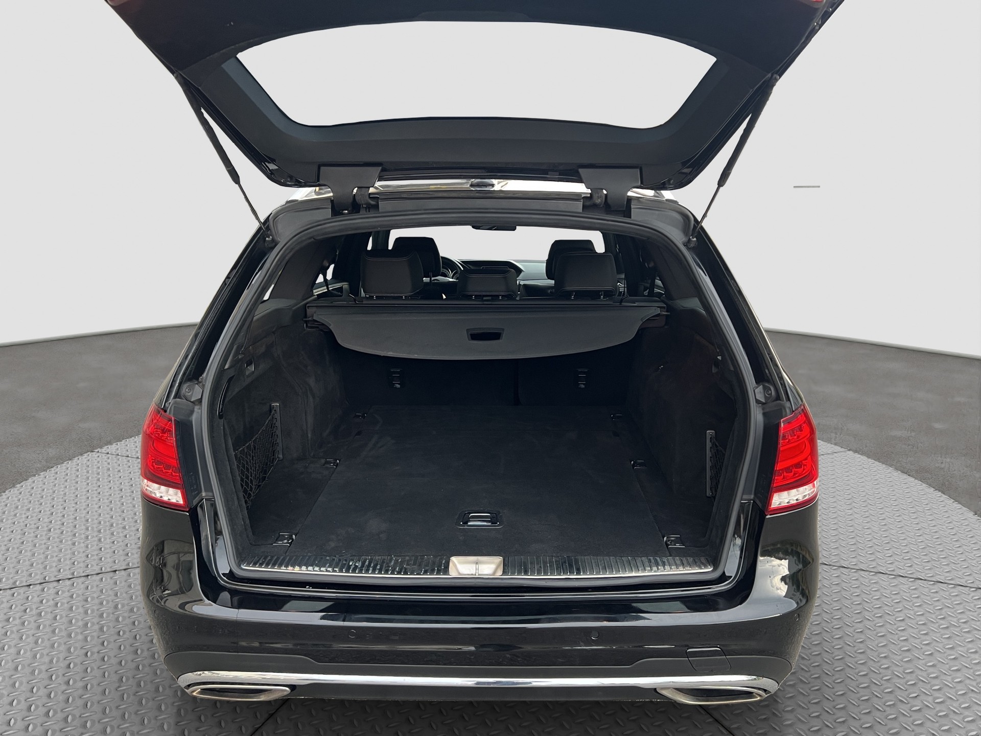 MERCEDES-BENZ E 350 BlueTEC 4Matic 7G-Tronic-image-15