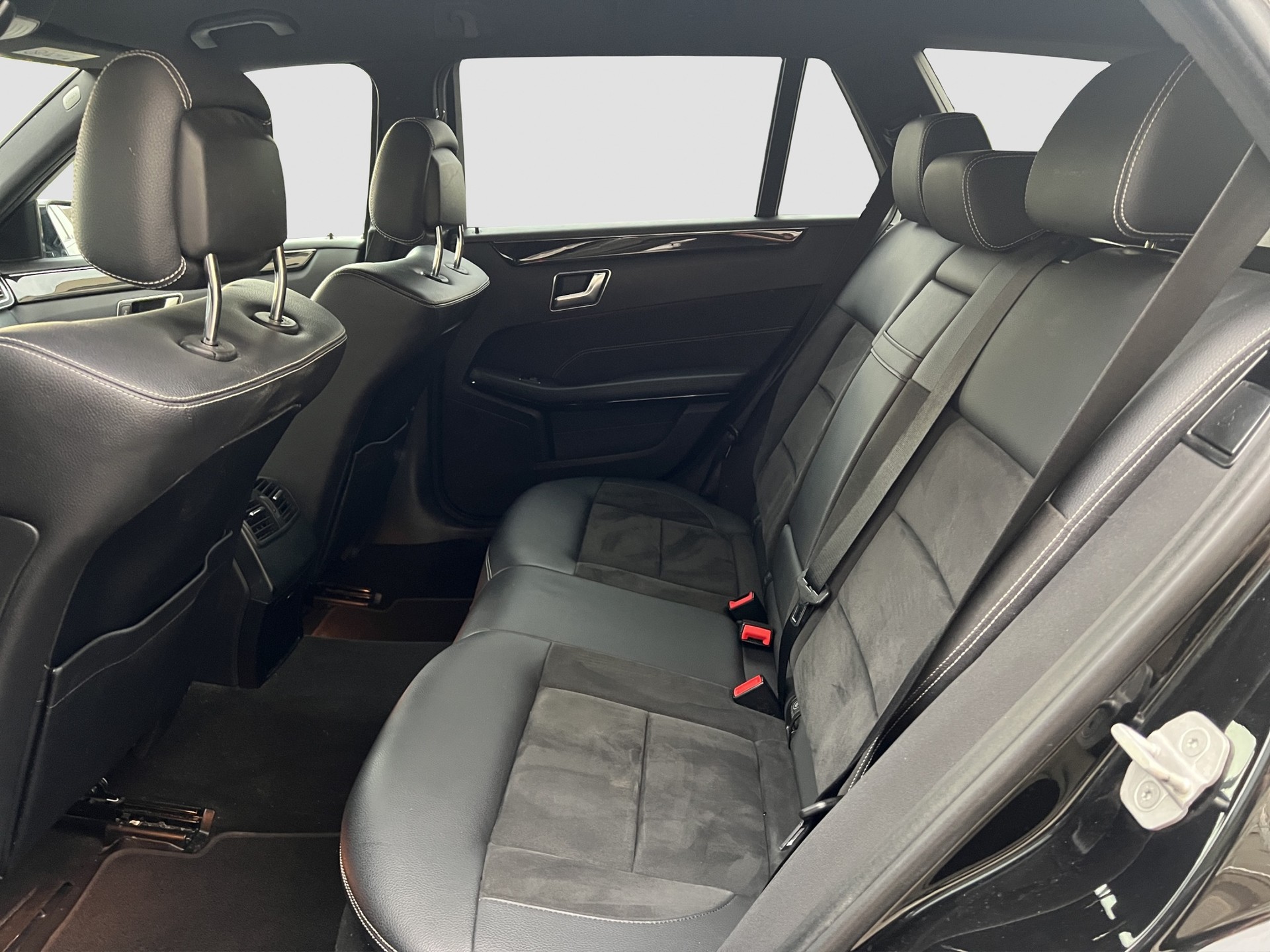 MERCEDES-BENZ E 350 BlueTEC 4Matic 7G-Tronic-image-9