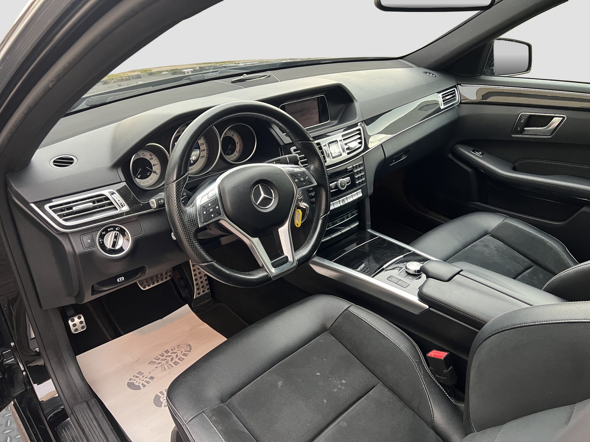 MERCEDES-BENZ E 350 BlueTEC 4Matic 7G-Tronic-image-11