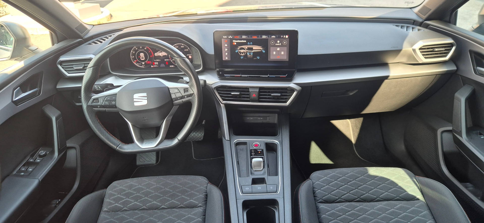 SEAT Leon 1.5 eTSI mHEV DSG Hola FR-image-11