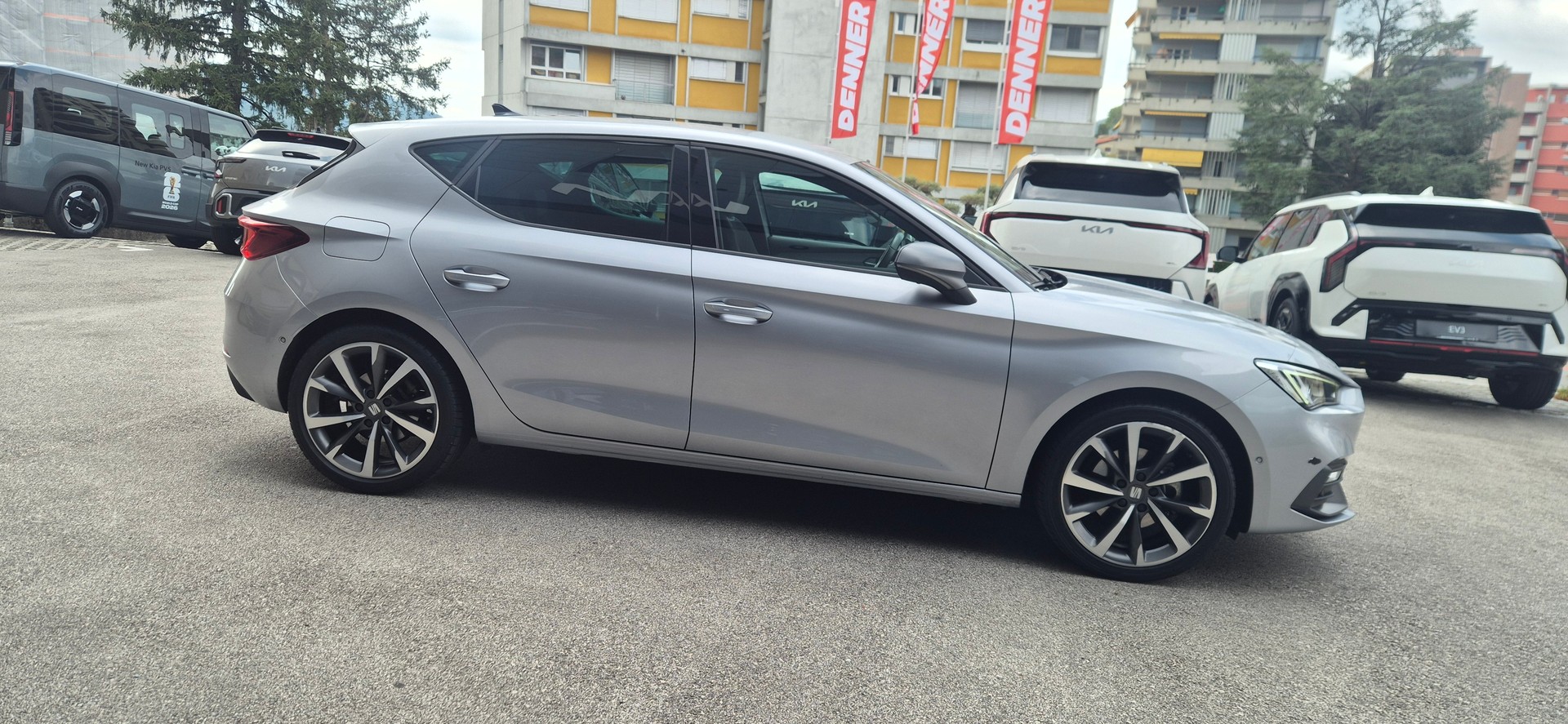 SEAT Leon 1.5 eTSI mHEV DSG Hola FR-image-1