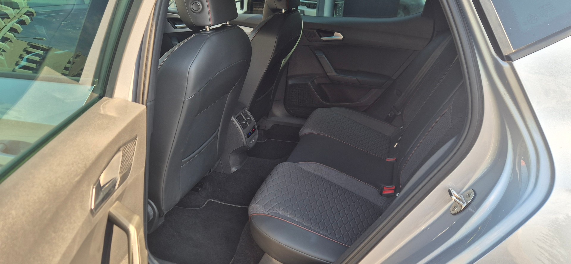 SEAT Leon 1.5 eTSI mHEV DSG Hola FR-image-10