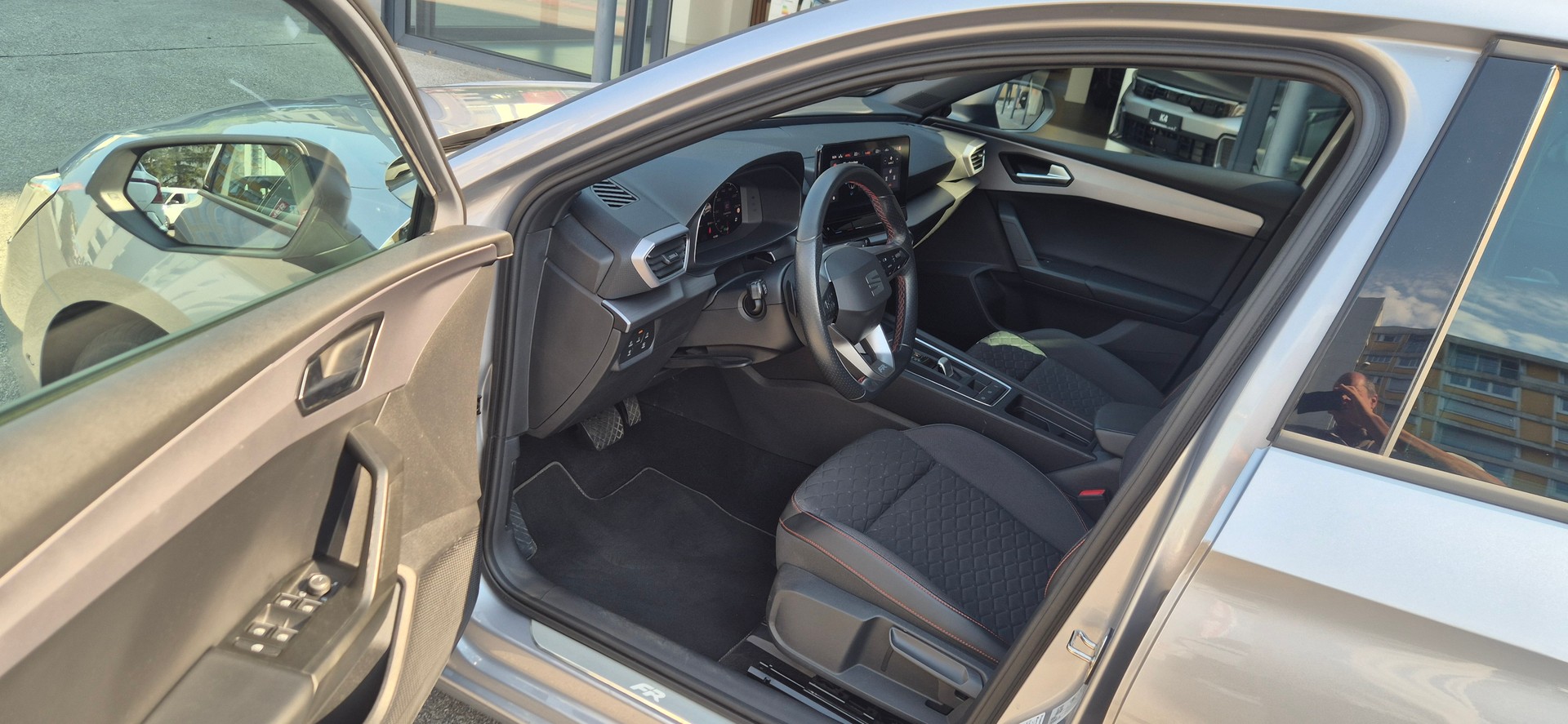 SEAT Leon 1.5 eTSI mHEV DSG Hola FR-image-9