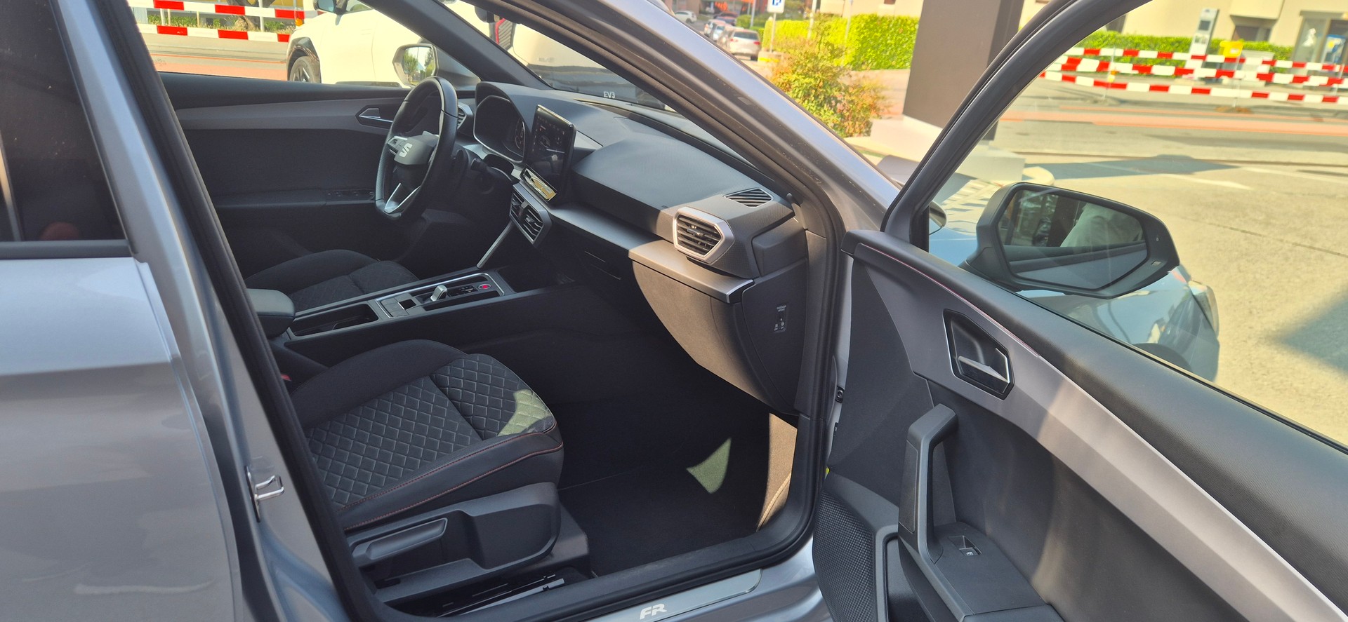 SEAT Leon 1.5 eTSI mHEV DSG Hola FR-image-13