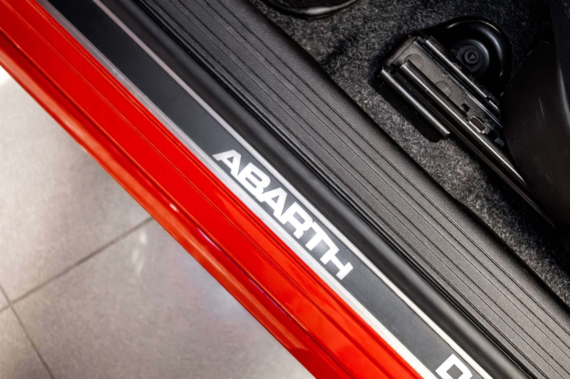 FIAT 595 1.4 16V Turbo Abarth-image-8