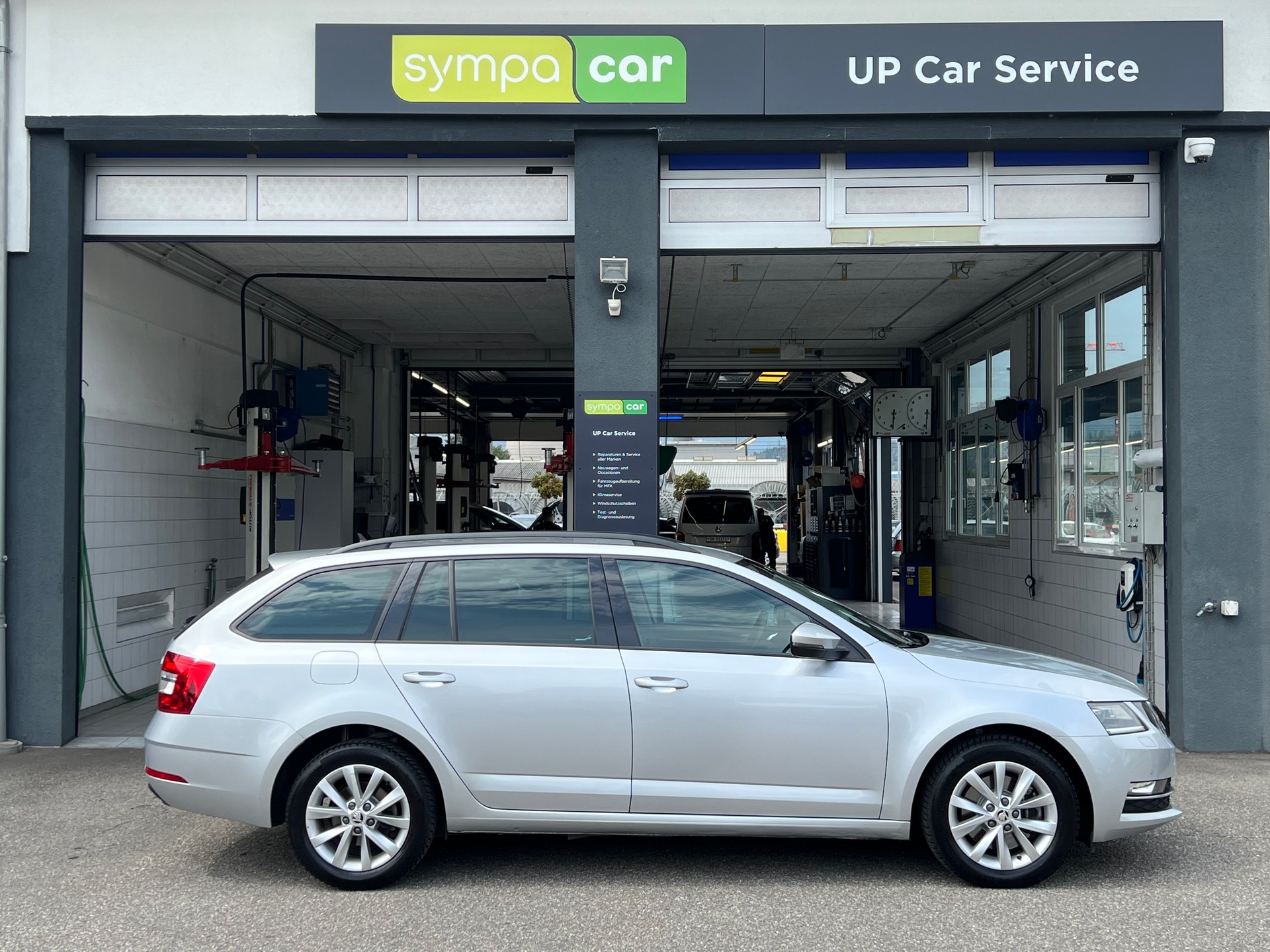 SKODA Octavia Combi 2.0 TDI 184 Style 4x4 DSG 1.Hand * Autobahnkilometer *-showroom-element-3