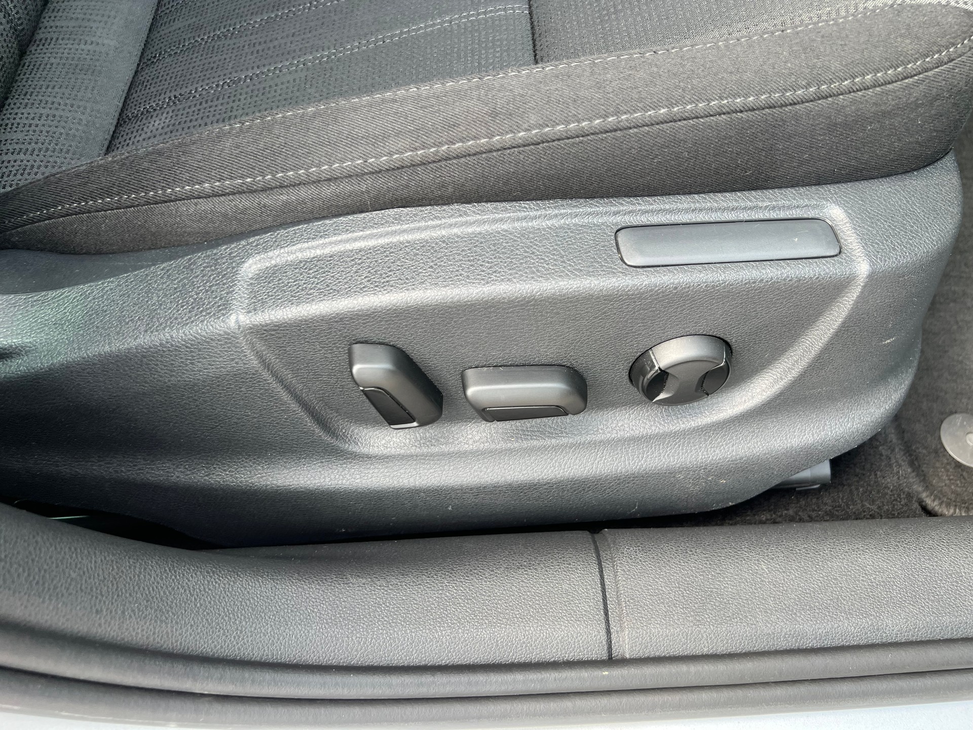 SKODA Octavia Combi 2.0 TDI 184 Style 4x4 DSG 1.Hand * Autobahnkilometer *-image-15