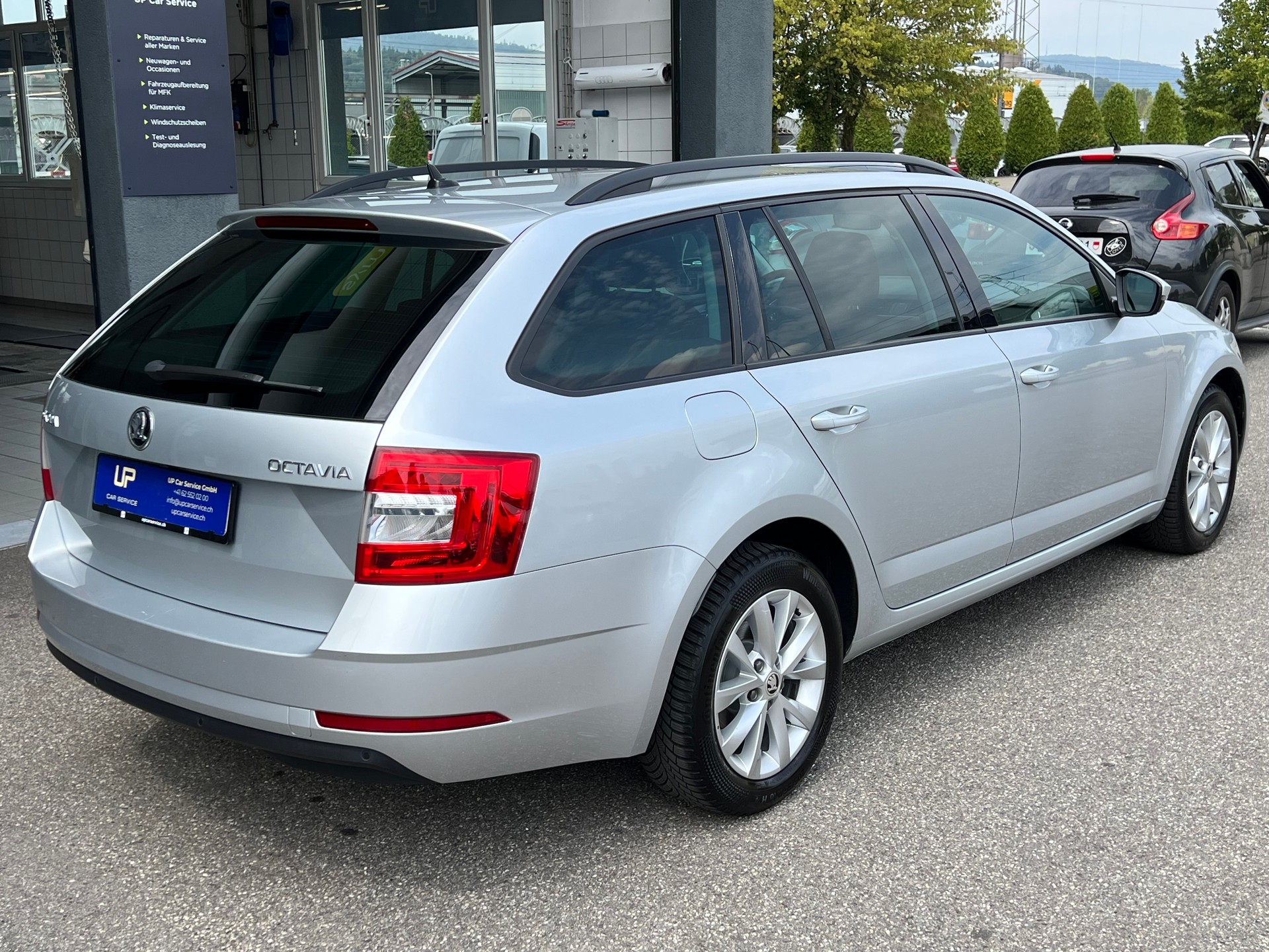 SKODA Octavia Combi 2.0 TDI 184 Style 4x4 DSG 1.Hand * Autobahnkilometer *-image-4