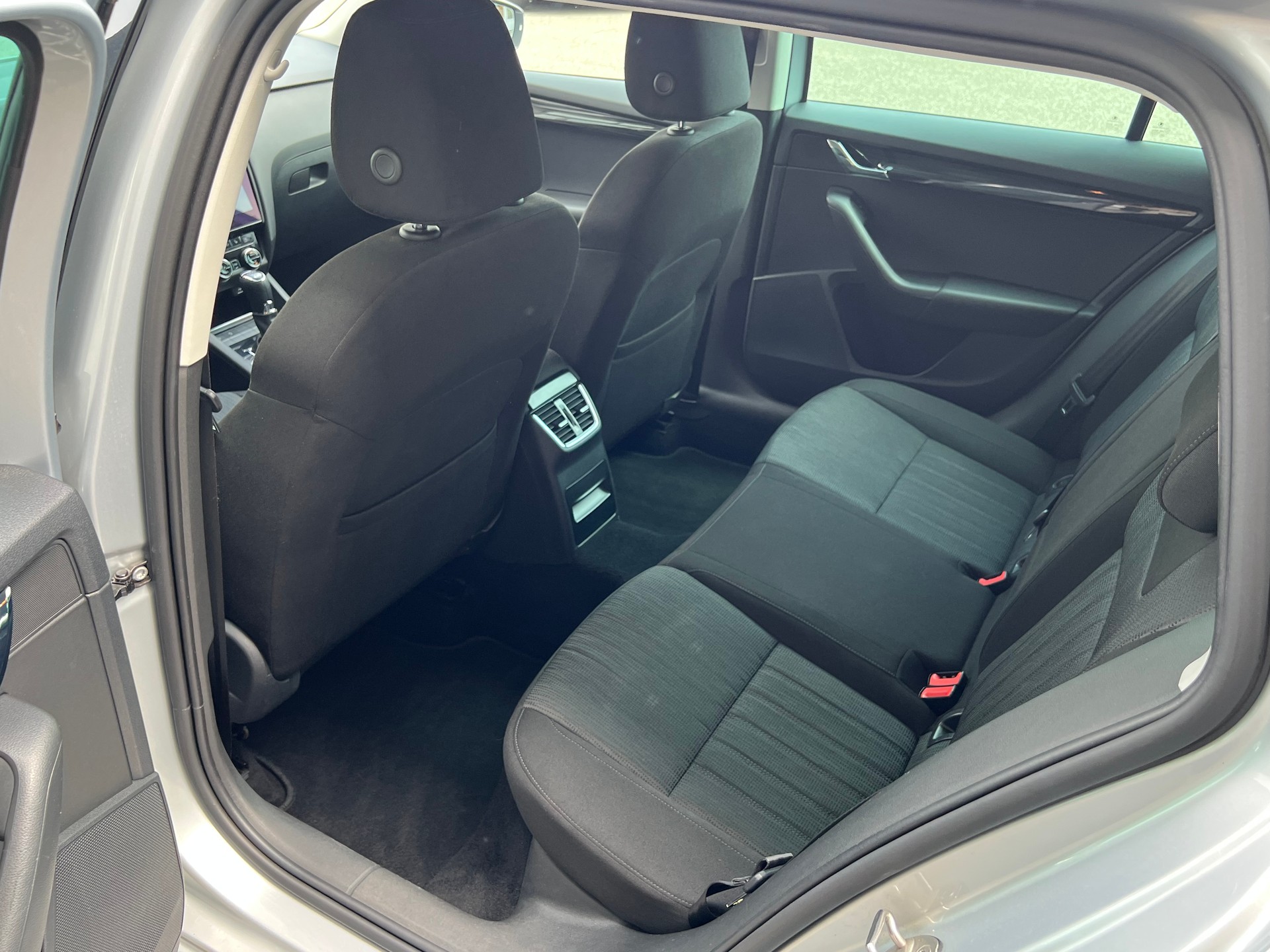 SKODA Octavia Combi 2.0 TDI 184 Style 4x4 DSG 1.Hand * Autobahnkilometer *-image-11