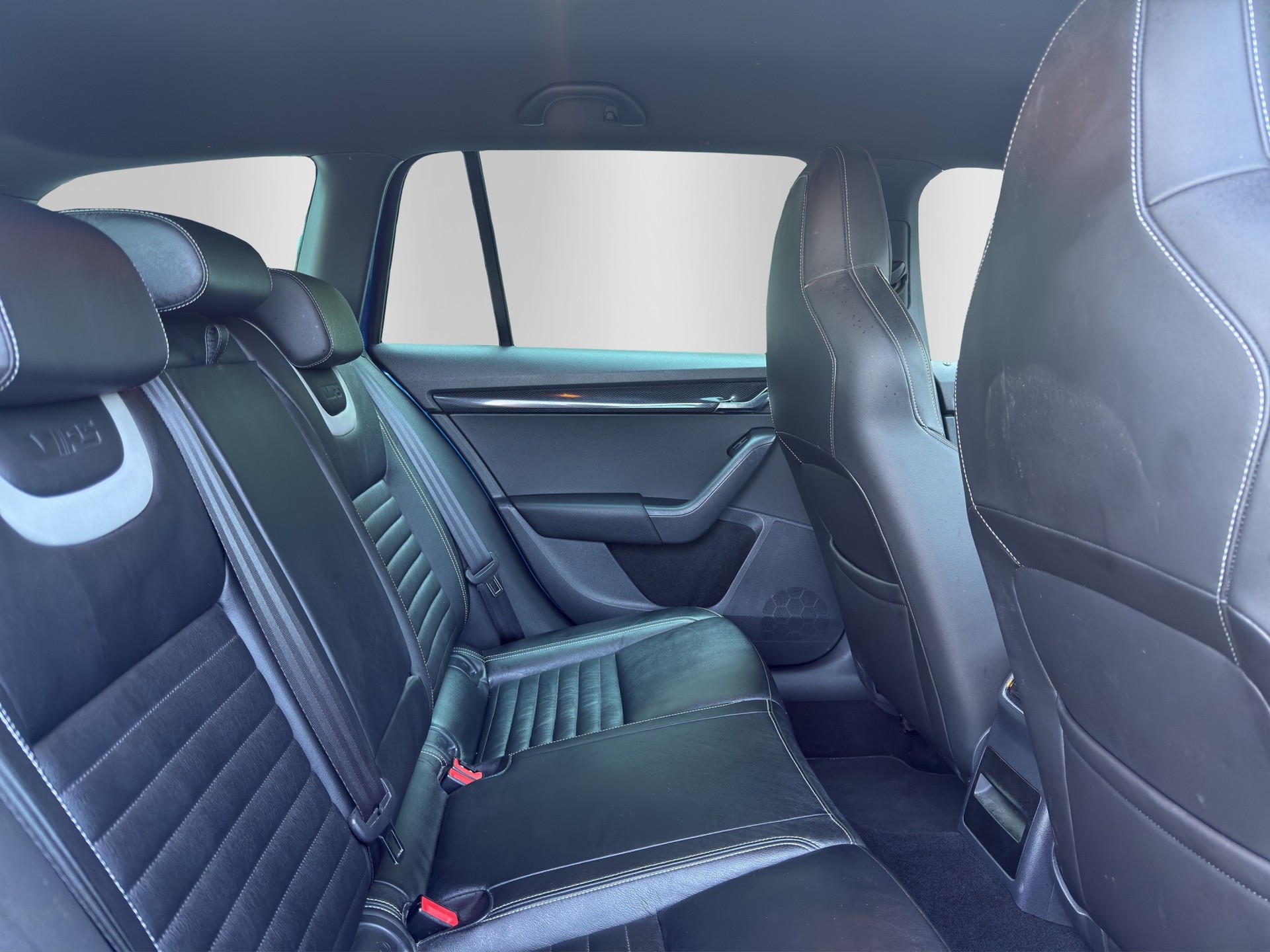 SKODA Octavia Combi 2.0 TSI RS DSG-image-14