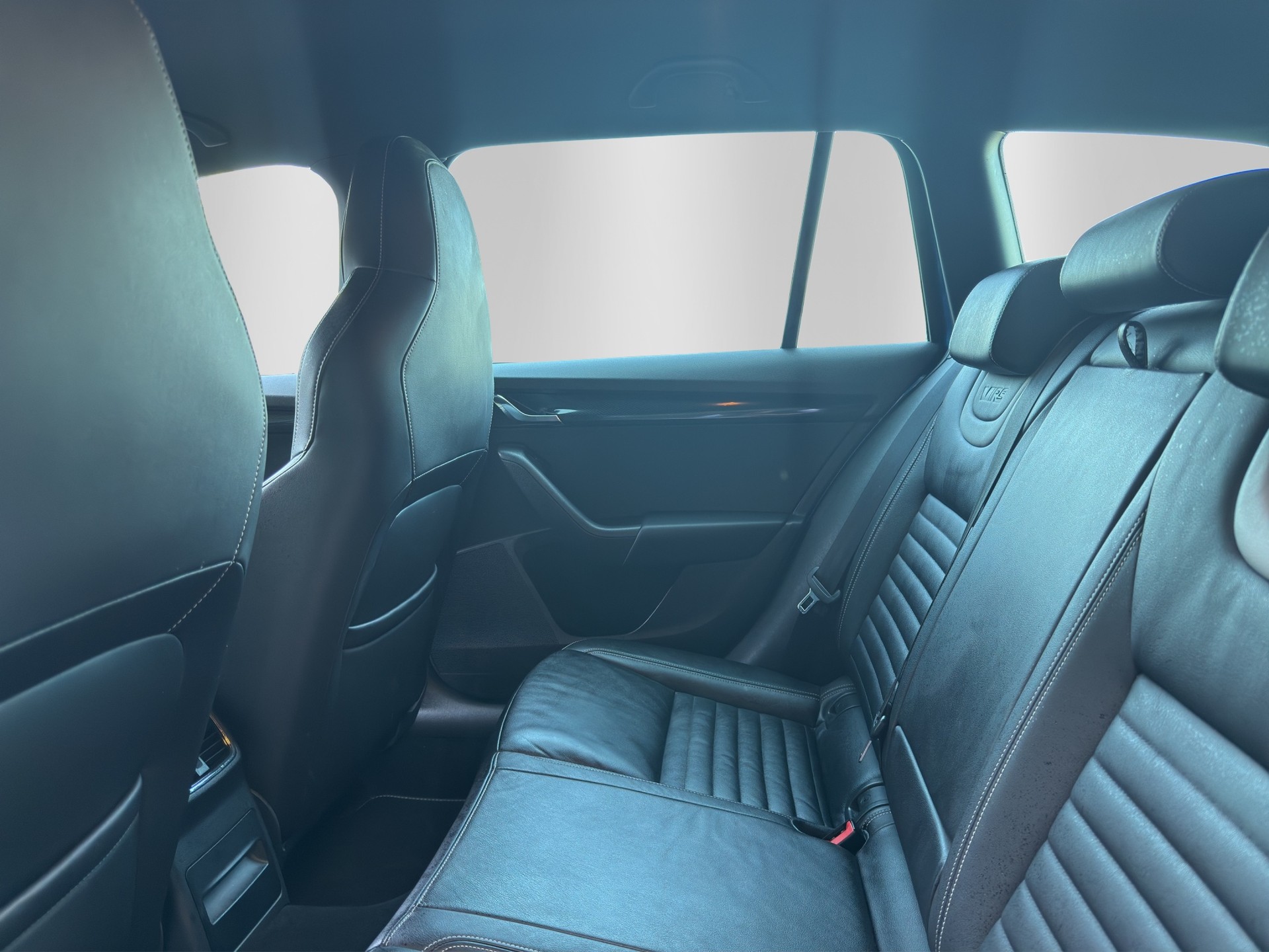 SKODA Octavia Combi 2.0 TSI RS DSG-image-13