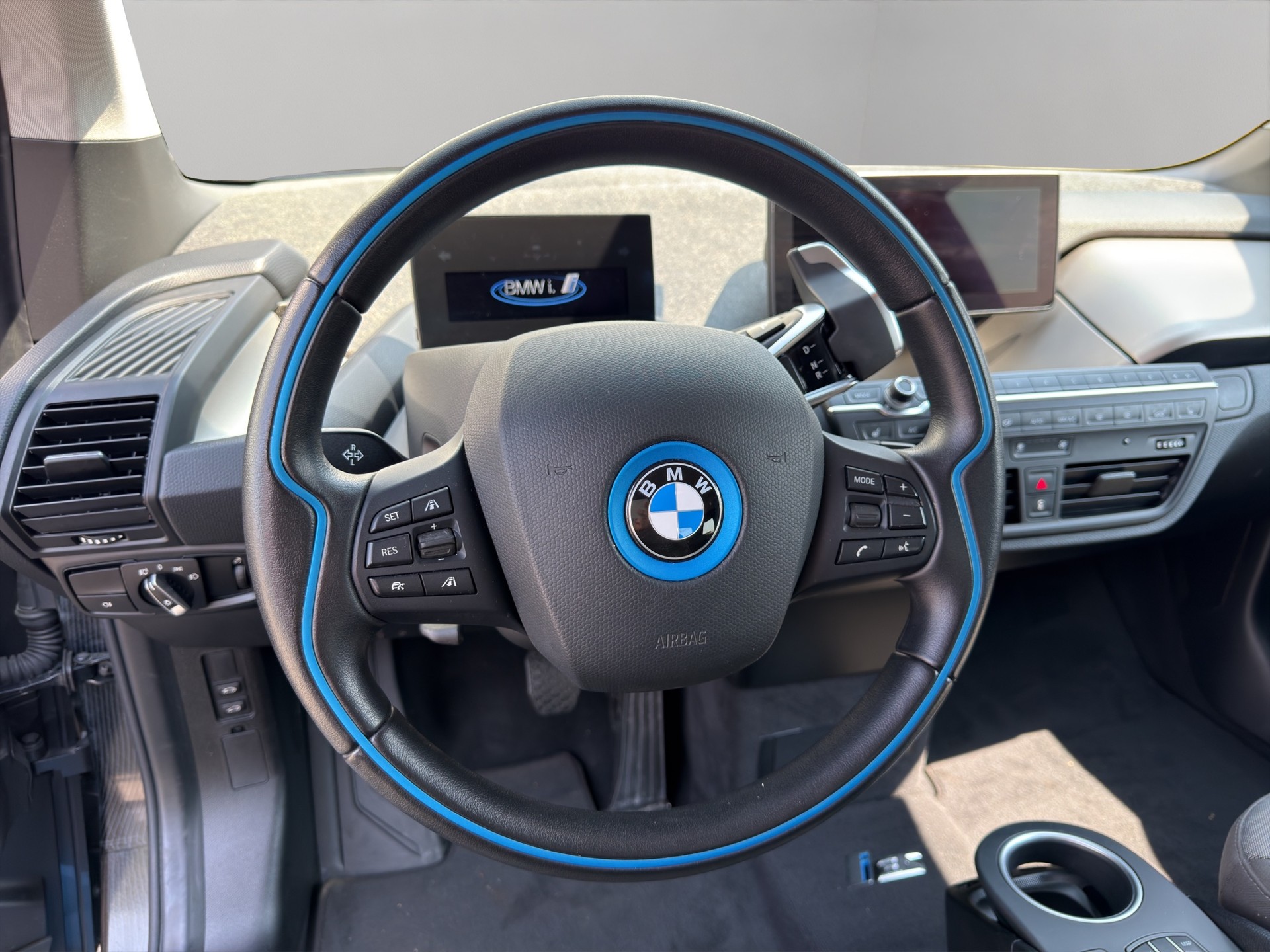 BMW i3s (120Ah)-image-11