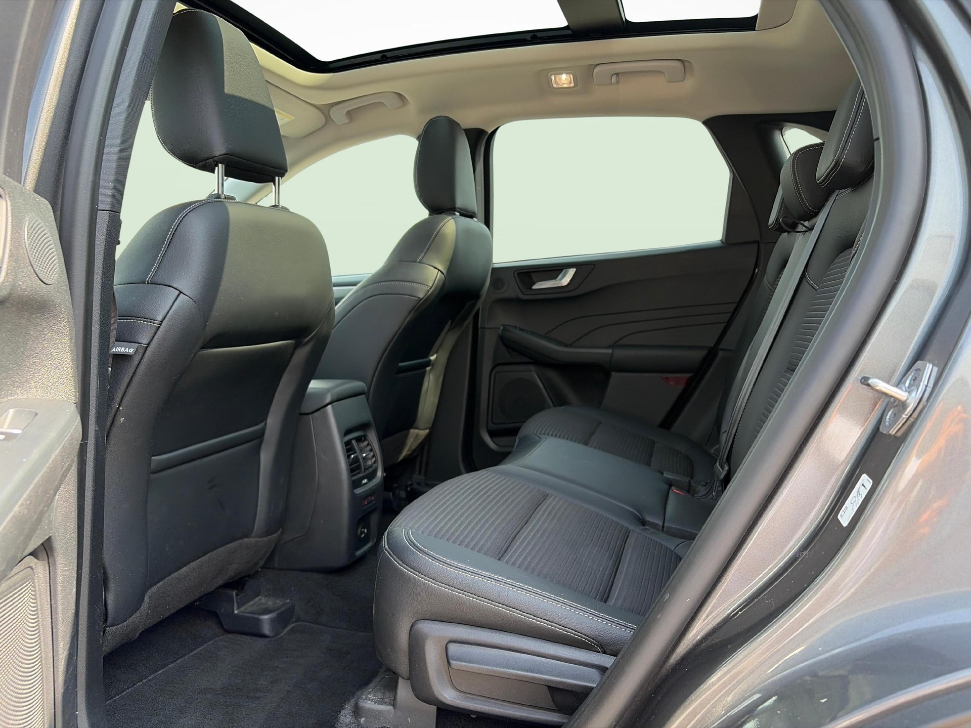 FORD Kuga 2.5 Plug-in Hybrid Titanium X-image-13