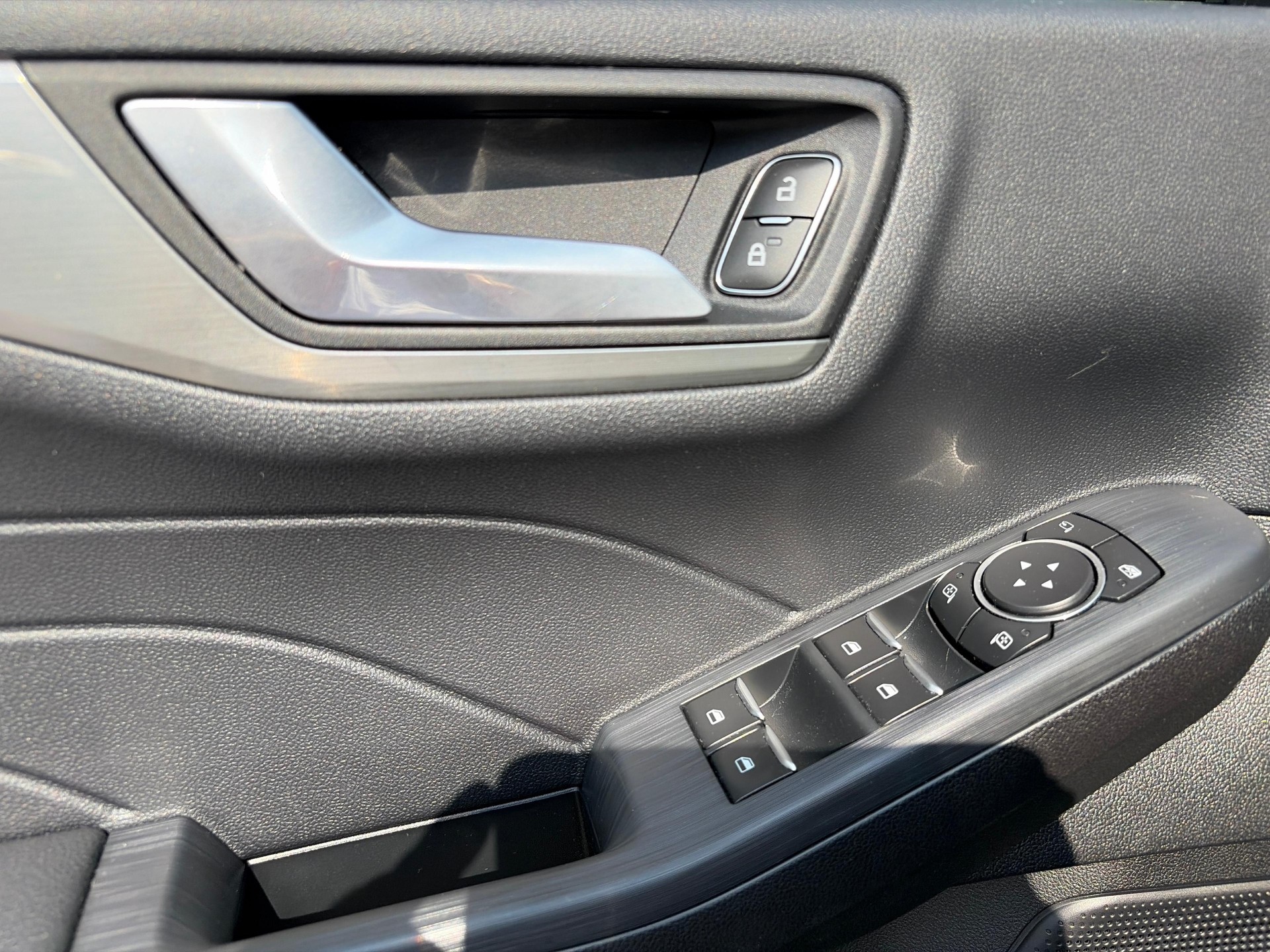 FORD Kuga 2.5 Plug-in Hybrid Titanium X-image-11