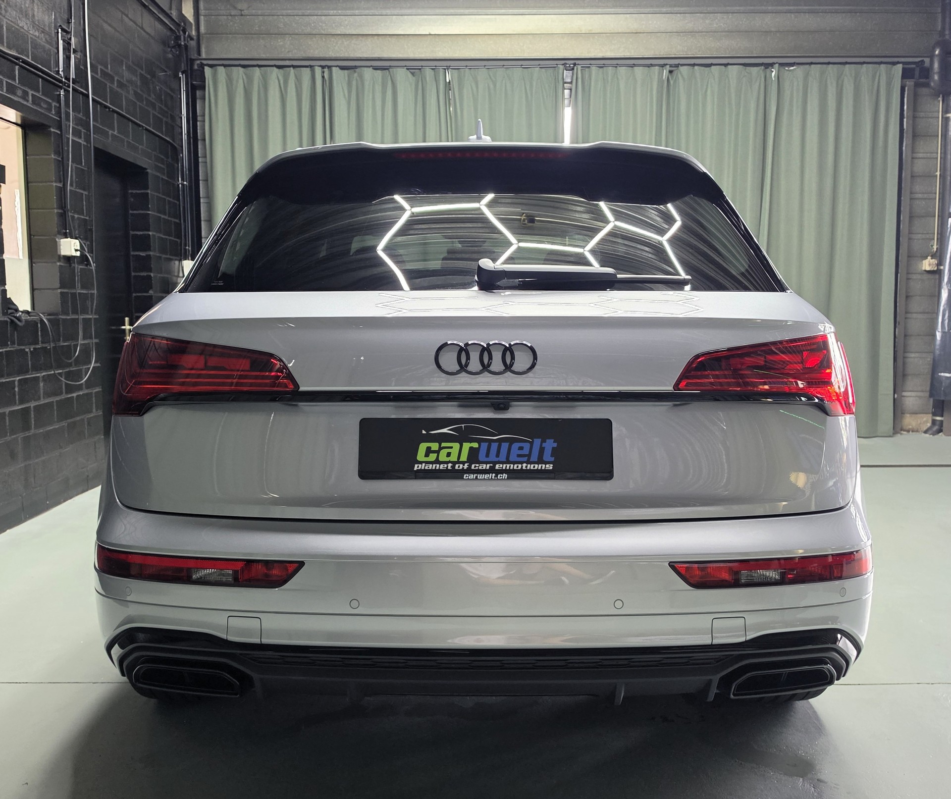AUDI Q5 55 TFSI e S Line quattro S-Tronic-image-3