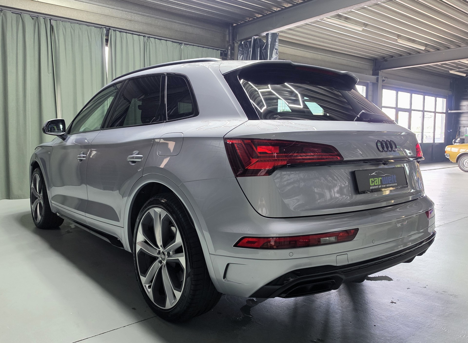 AUDI Q5 55 TFSI e S Line quattro S-Tronic-image-9