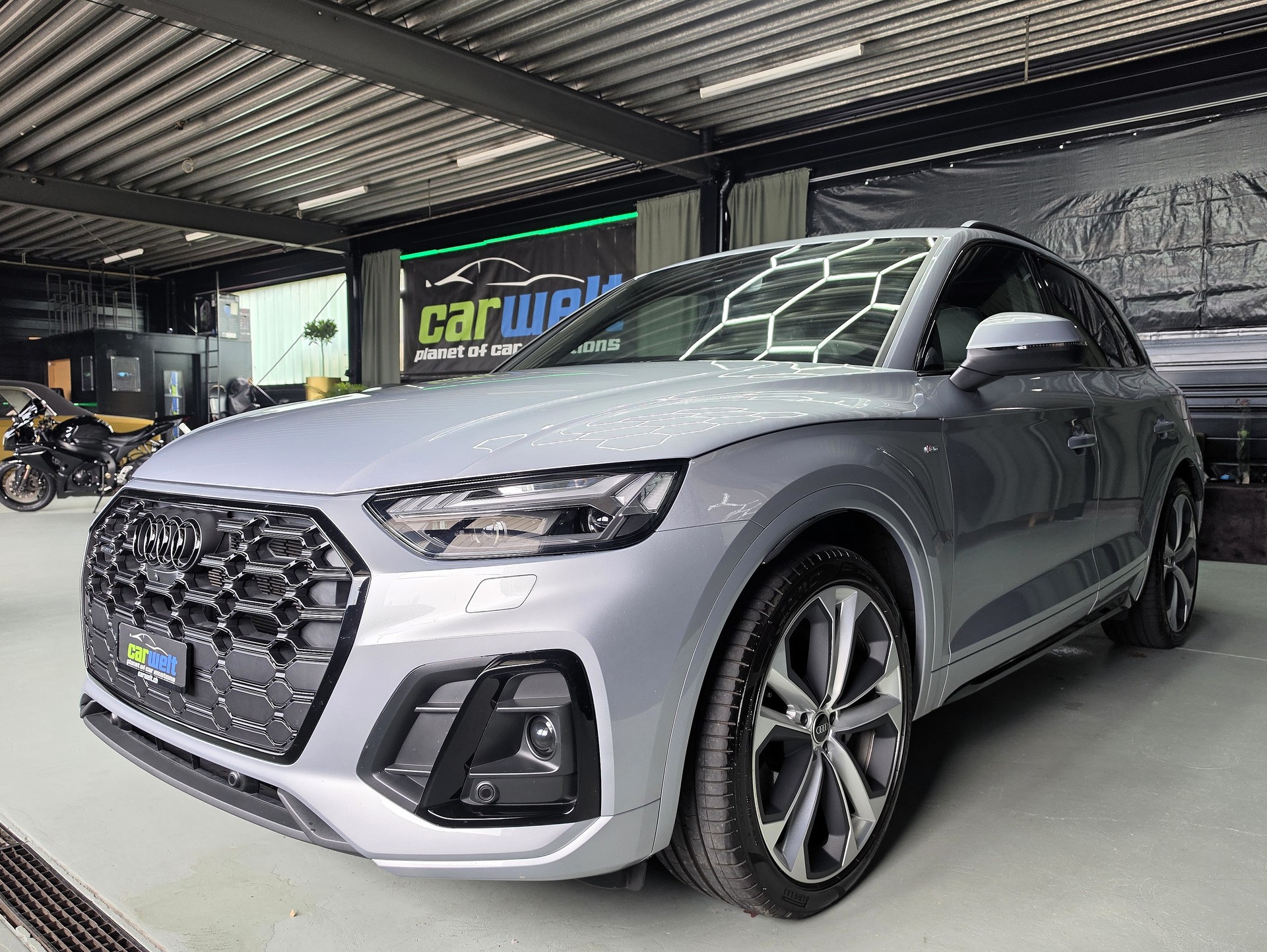 AUDI Q5 55 TFSI e S Line quattro S-Tronic-image-8