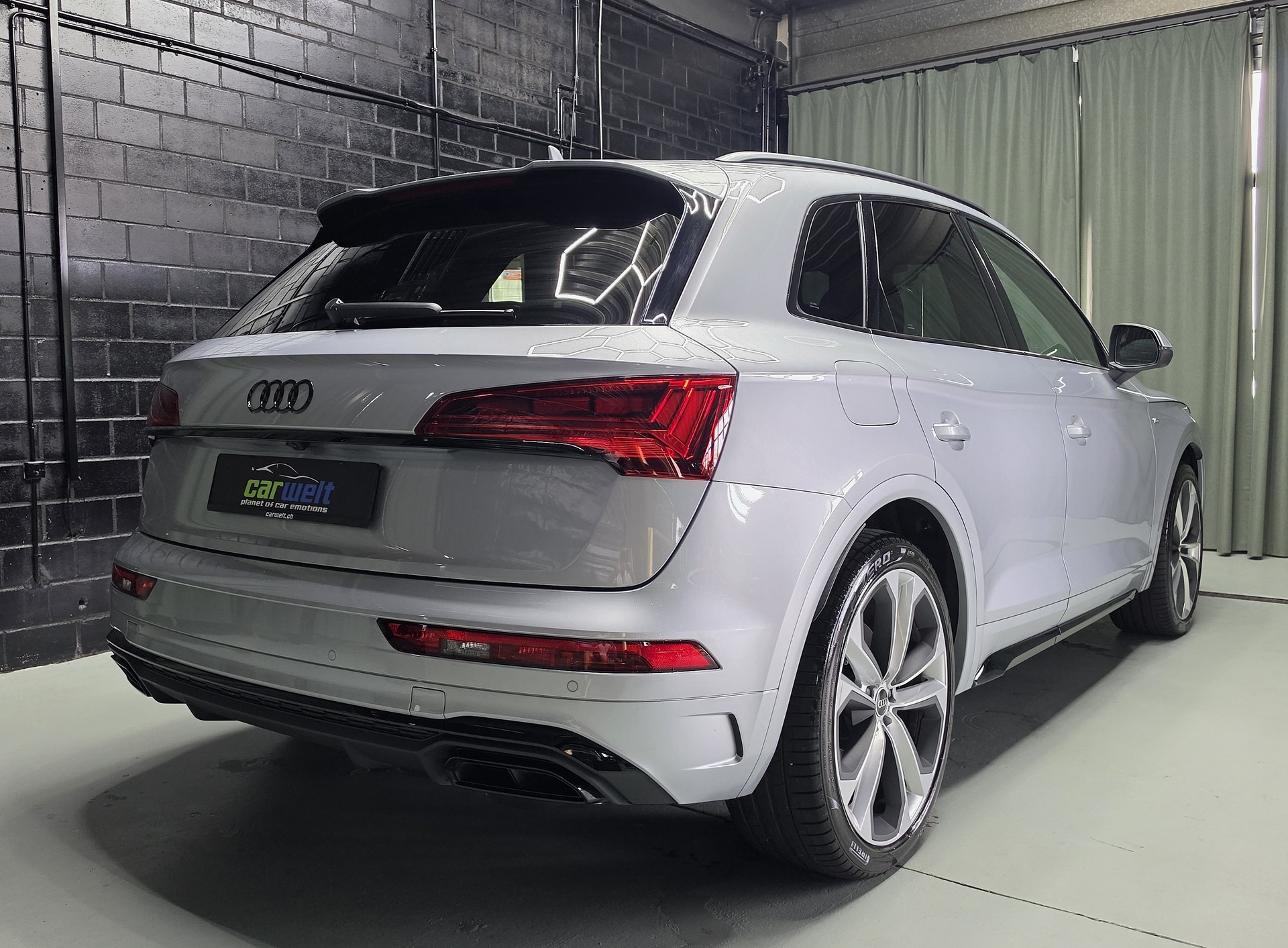 AUDI Q5 55 TFSI e S Line quattro S-Tronic-image-2