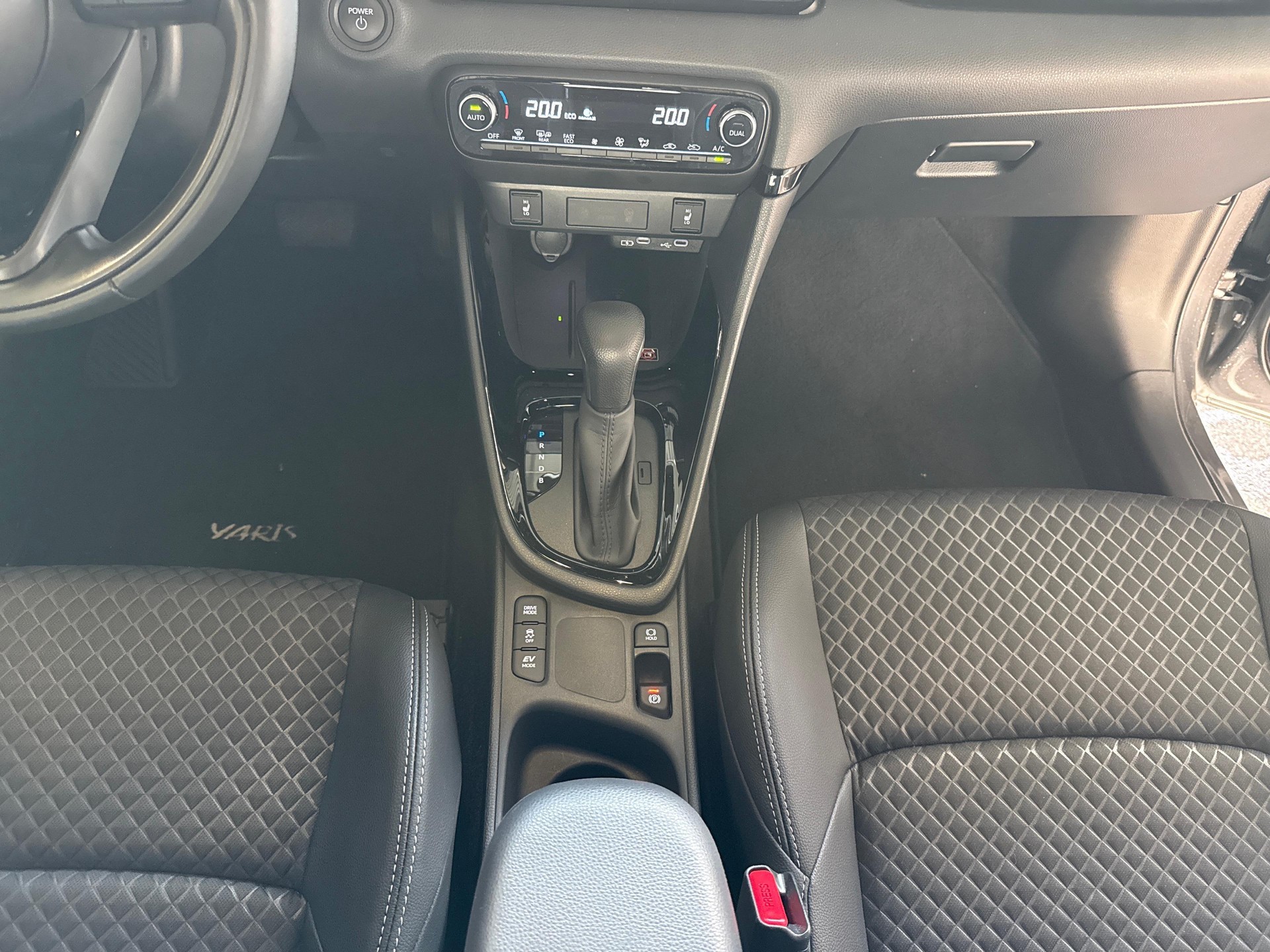 TOYOTA Yaris 1.5 VVT-i HSD Premium-image-10