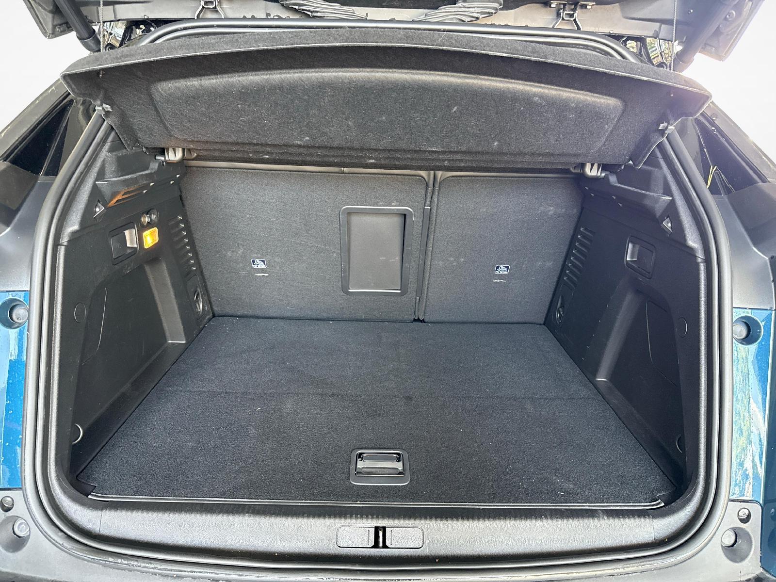 PEUGEOT 3008 1.6 Plug-in Hybrid4 GT-image-11
