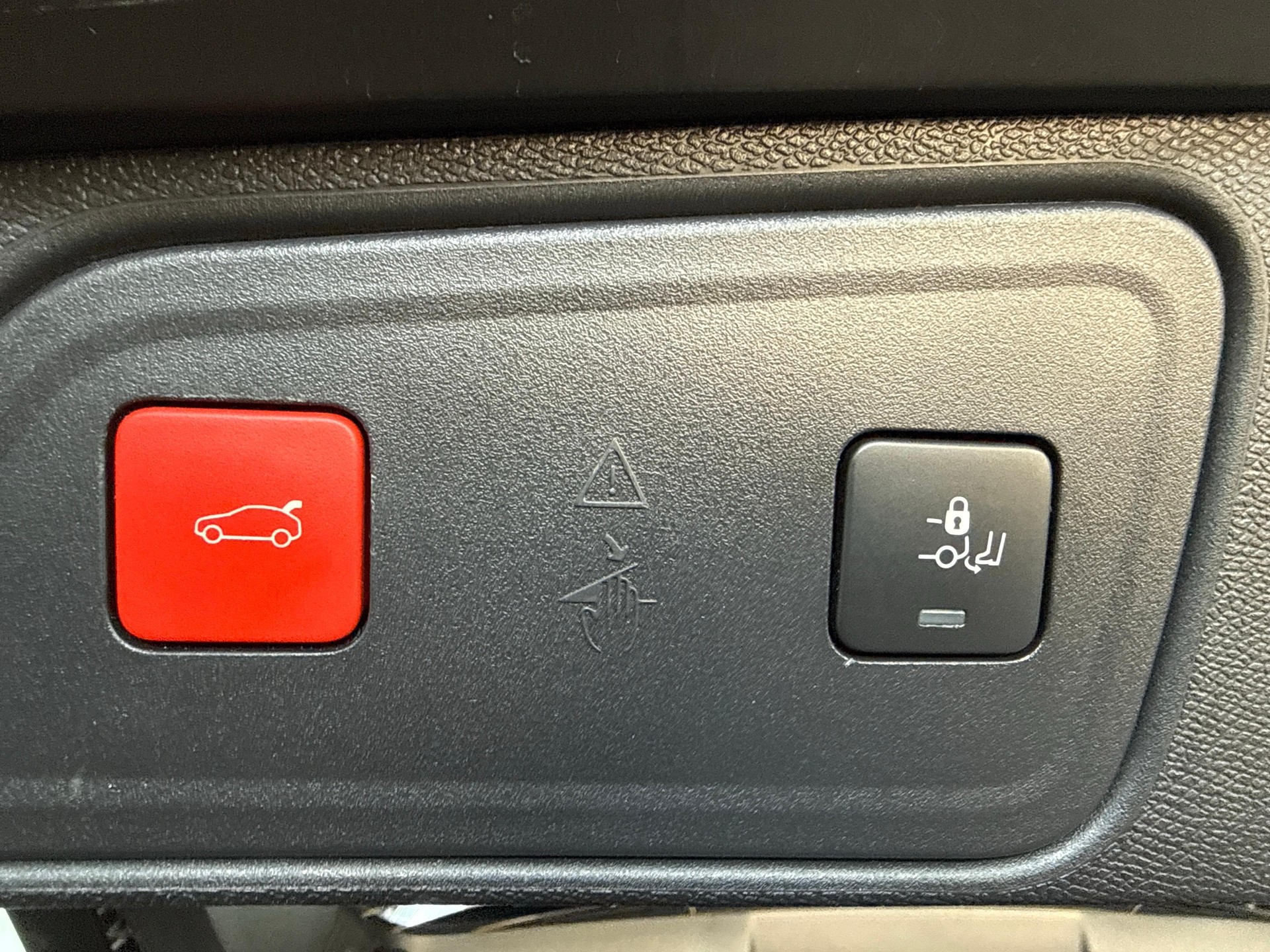 PEUGEOT 3008 1.6 Plug-in Hybrid4 GT-image-16
