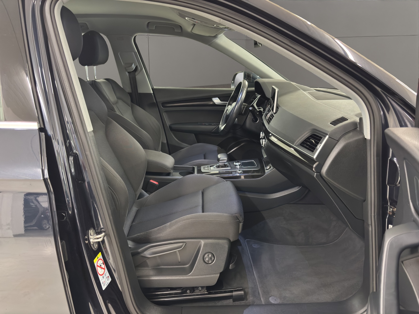AUDI Q5 2.0 TFSI quattro S-tronic-image-17
