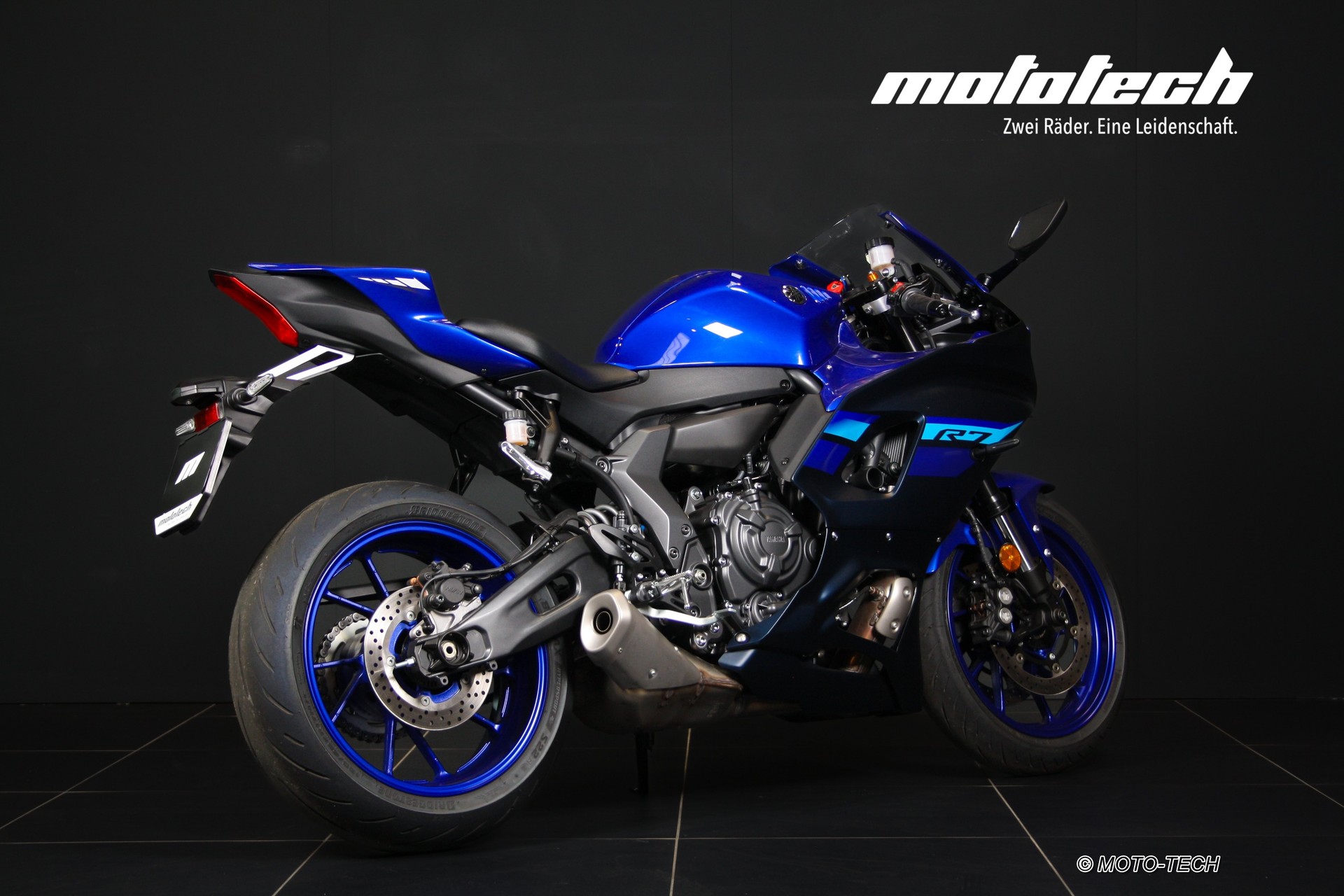 YAMAHA YZF-R7-showroom-element-2