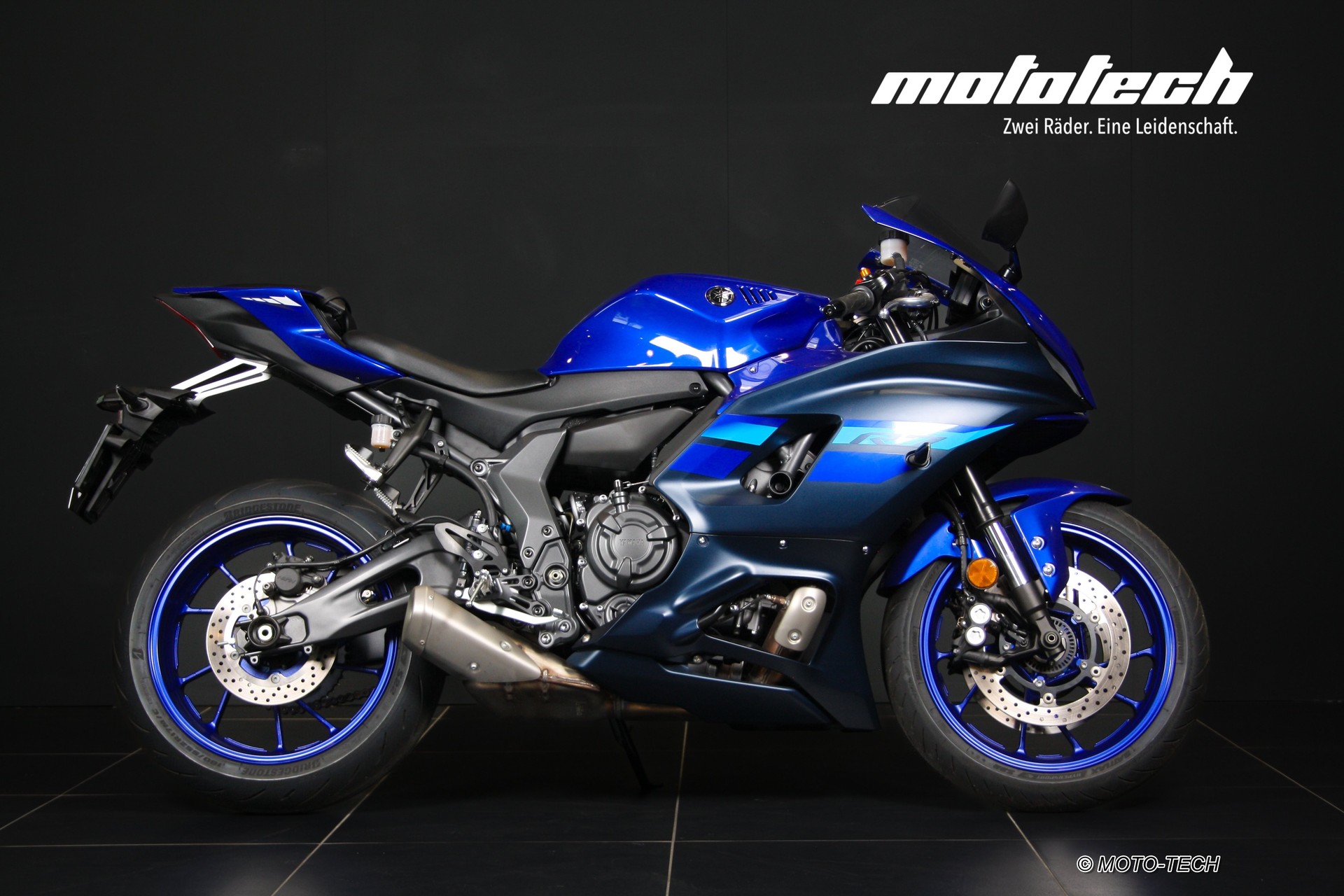 YAMAHA YZF-R7-showroom-element-1