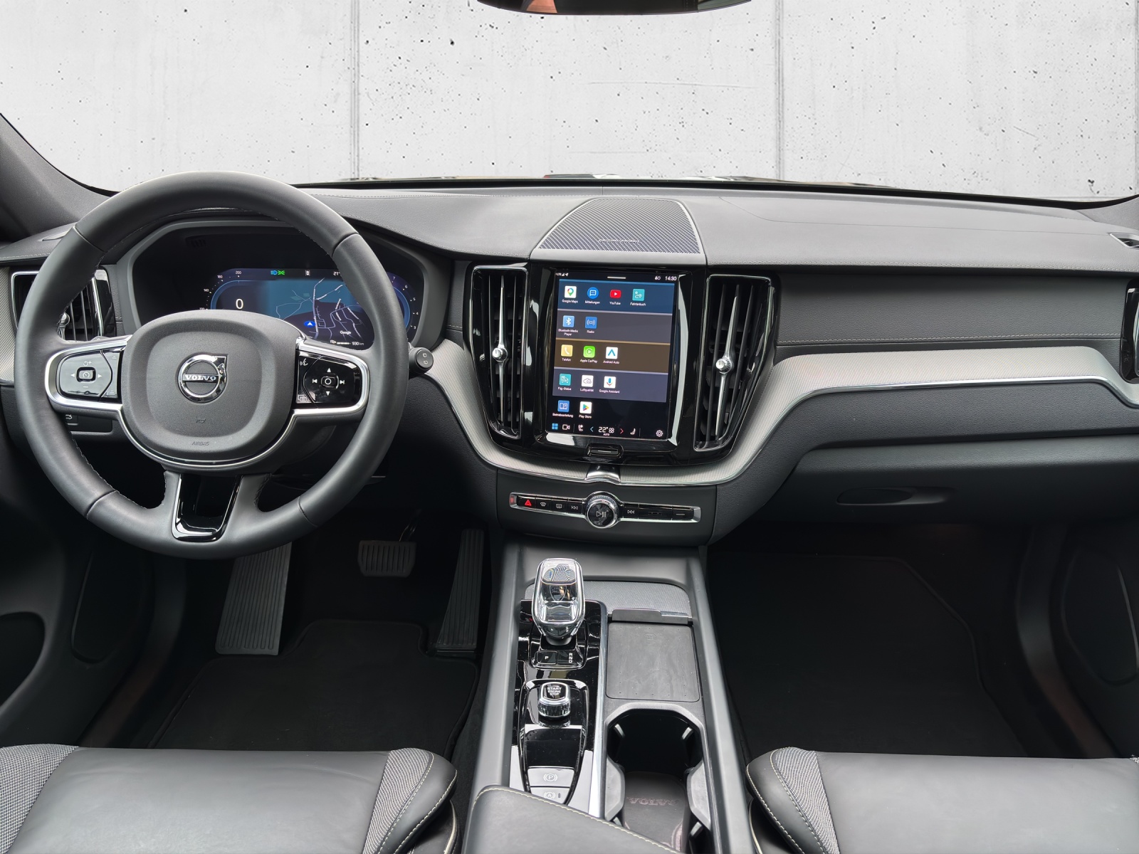 VOLVO XC60 B5 Benzin Mild Hybrid AWD Ultra Dark Geartronic mit AHK, Panorama-Ausstell-/Schiebedach & fortl. Werksgarantie 5 Jahre-image-12