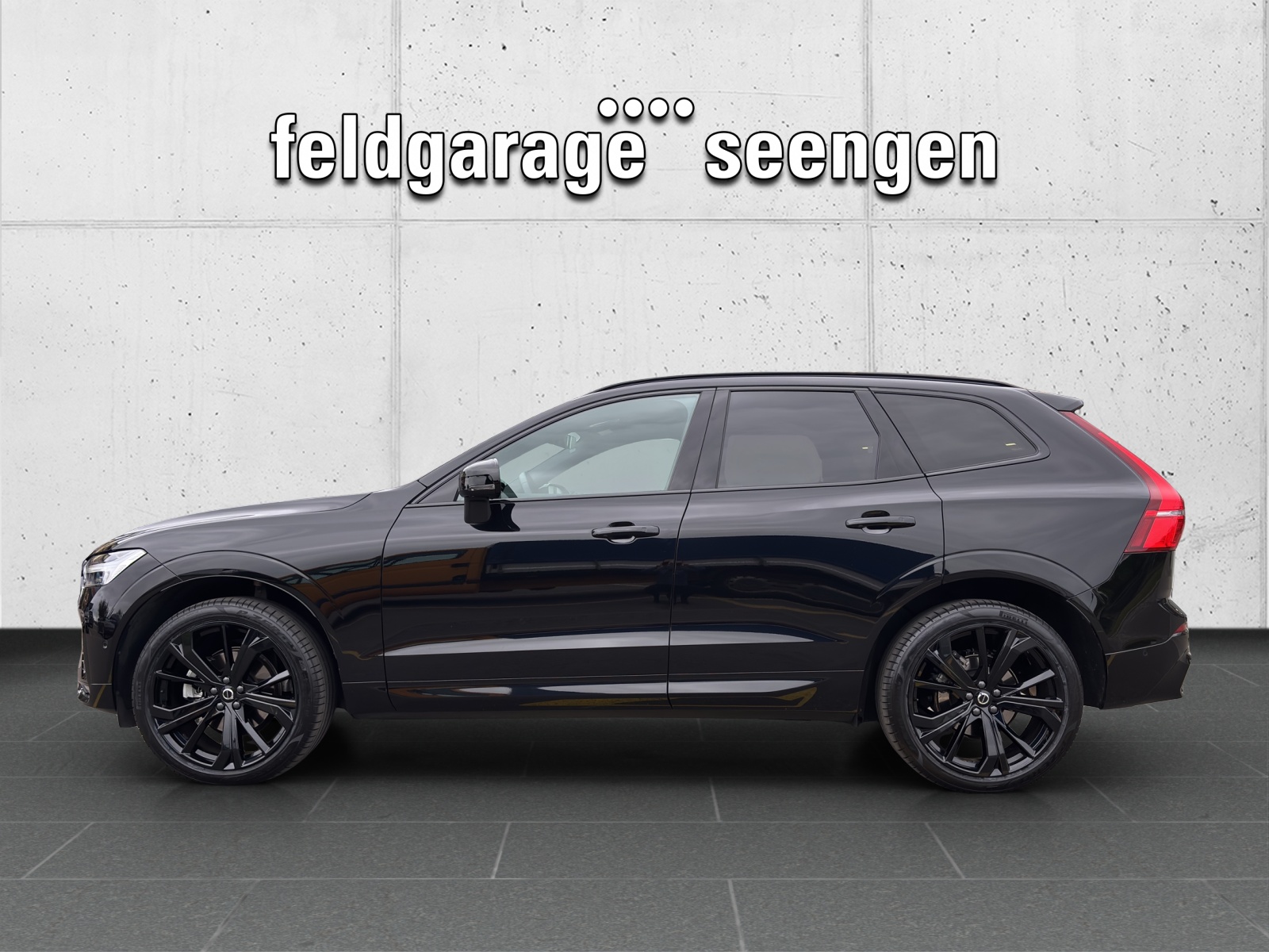 VOLVO XC60 B5 Benzin Mild Hybrid AWD Ultra Dark Geartronic mit AHK, Panorama-Ausstell-/Schiebedach & fortl. Werksgarantie 5 Jahre-image-1