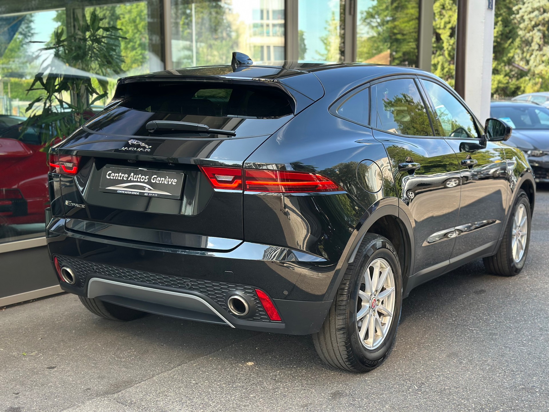 JAGUAR E-Pace 2.0d D180 R-Dynamic HSE AWD Automatik-image-5