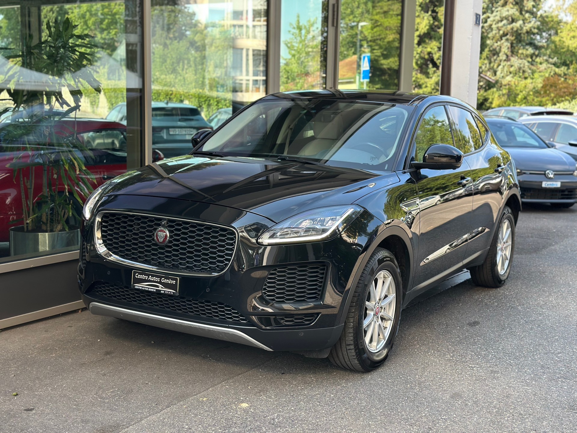 JAGUAR E-Pace 2.0d D180 R-Dynamic HSE AWD Automatik-image-1