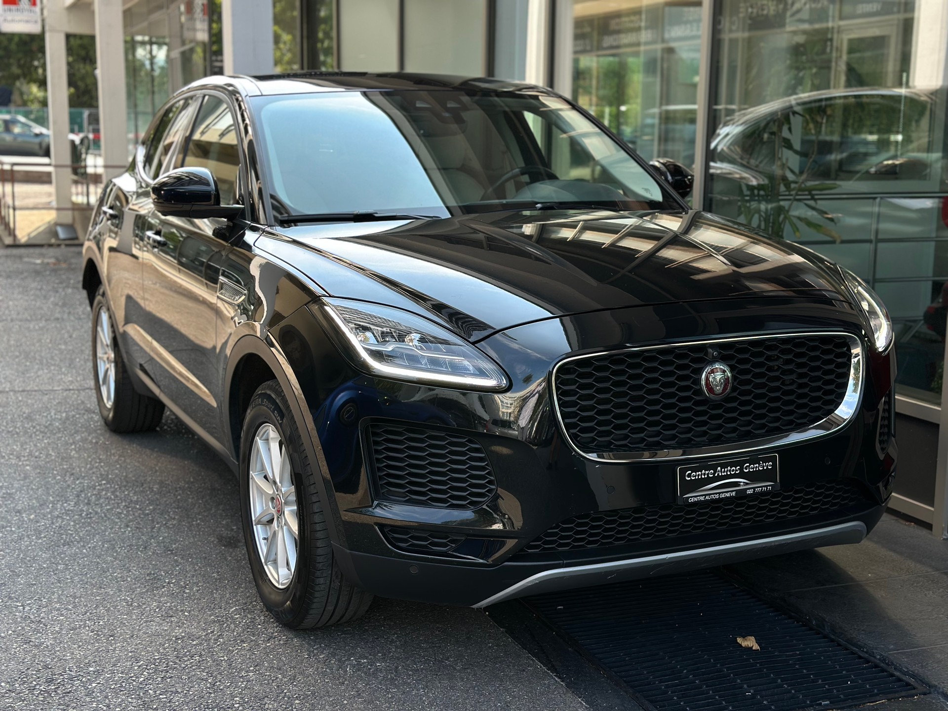 JAGUAR E-Pace 2.0d D180 R-Dynamic HSE AWD Automatik-image-2