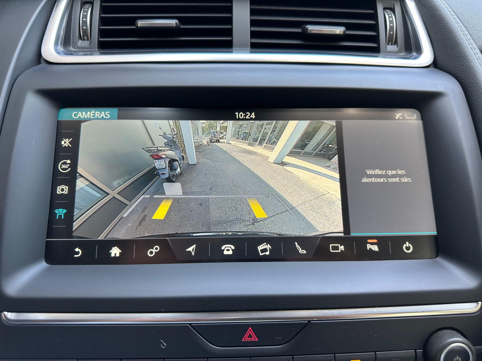 JAGUAR E-Pace 2.0d D180 R-Dynamic HSE AWD Automatik-image-10