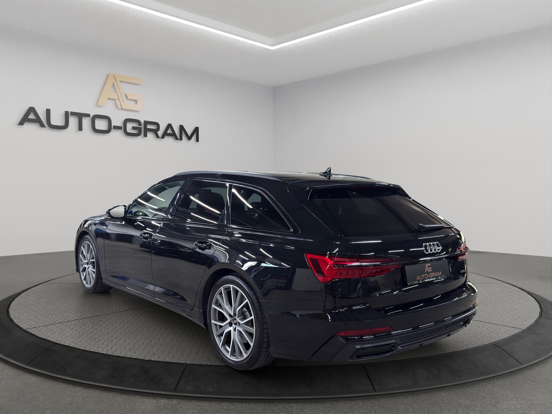 AUDI A6 Avant 45 TFSI Sport Attraction quattro S-tronic-showroom-element-2