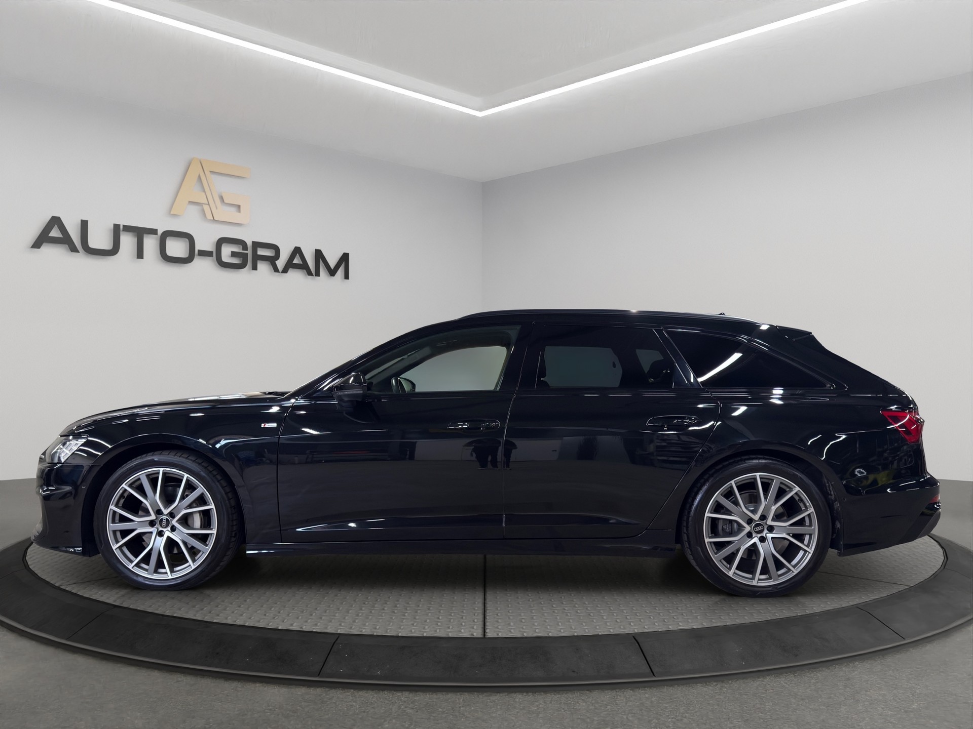AUDI A6 Avant 45 TFSI Sport Attraction quattro S-tronic-showroom-element-1