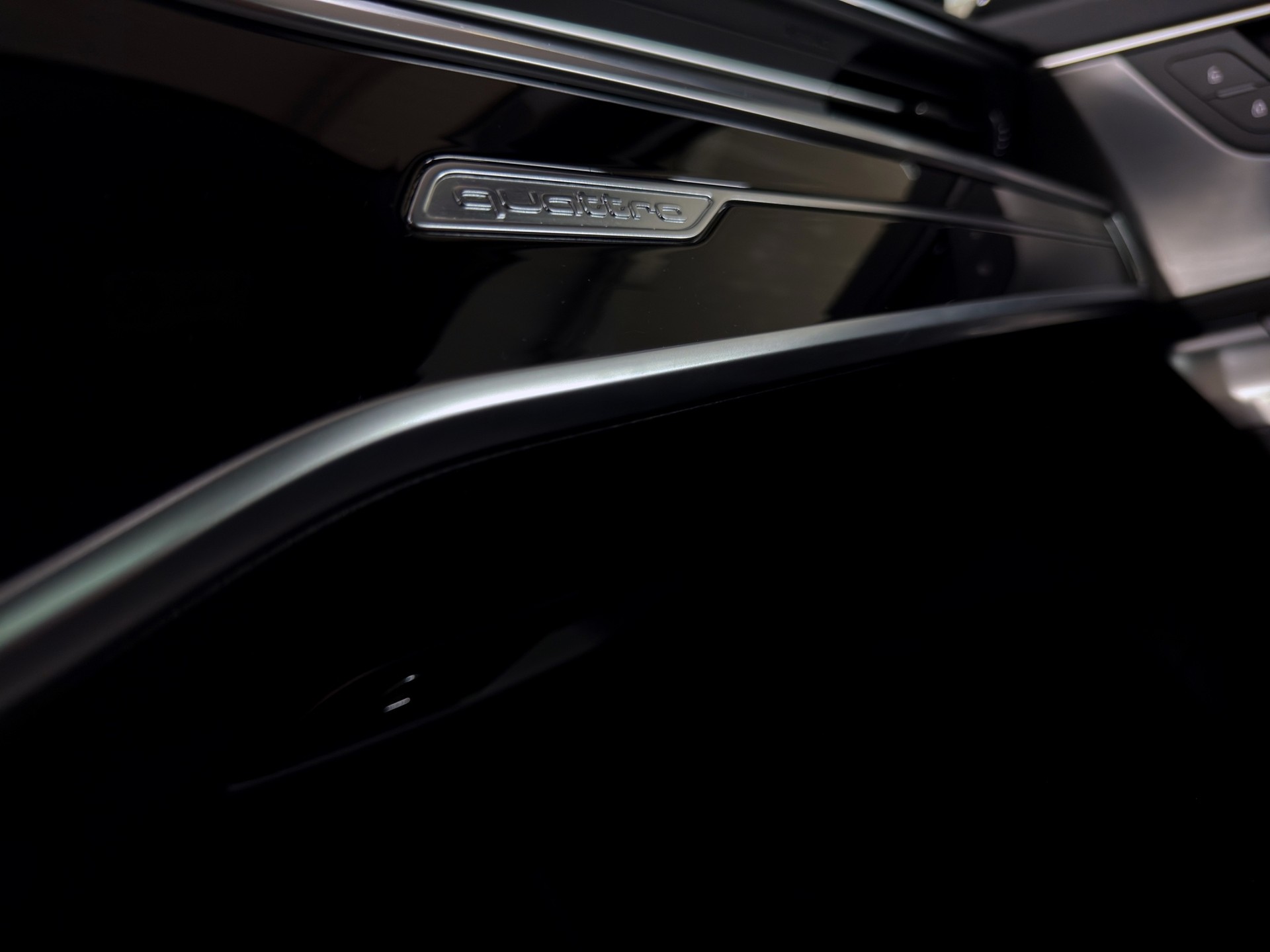 AUDI A6 Avant 45 TFSI Sport Attraction quattro S-tronic-image-22