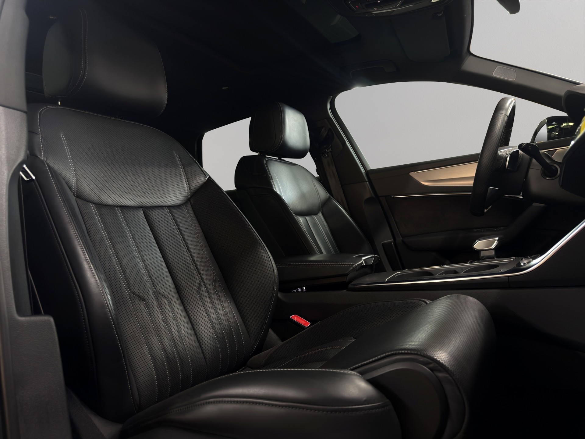 AUDI A6 Avant 45 TFSI Sport Attraction quattro S-tronic-image-13