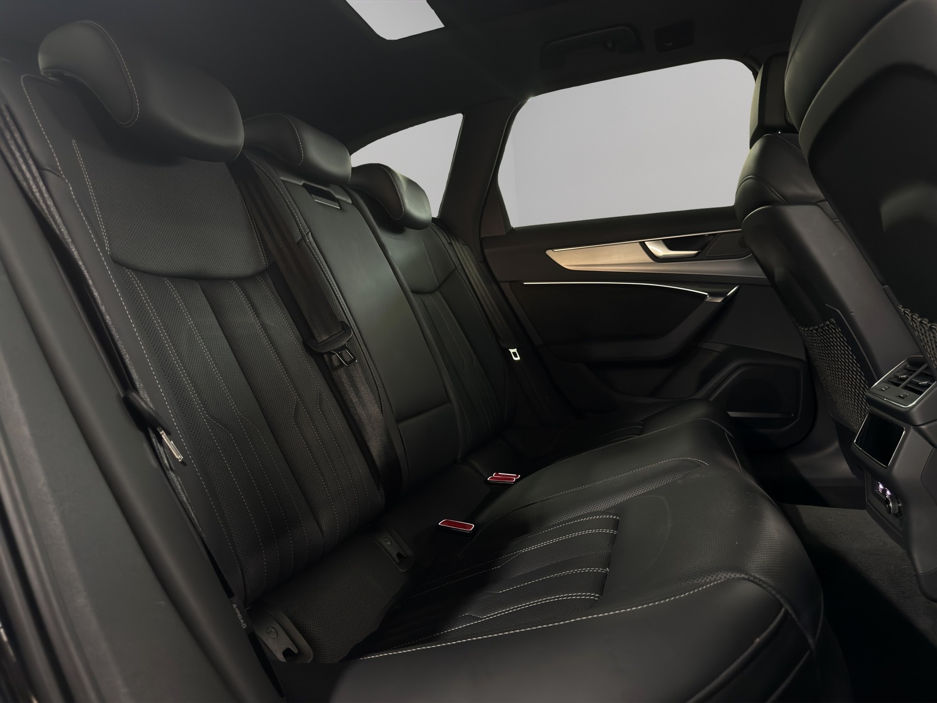 AUDI A6 Avant 45 TFSI Sport Attraction quattro S-tronic-image-30