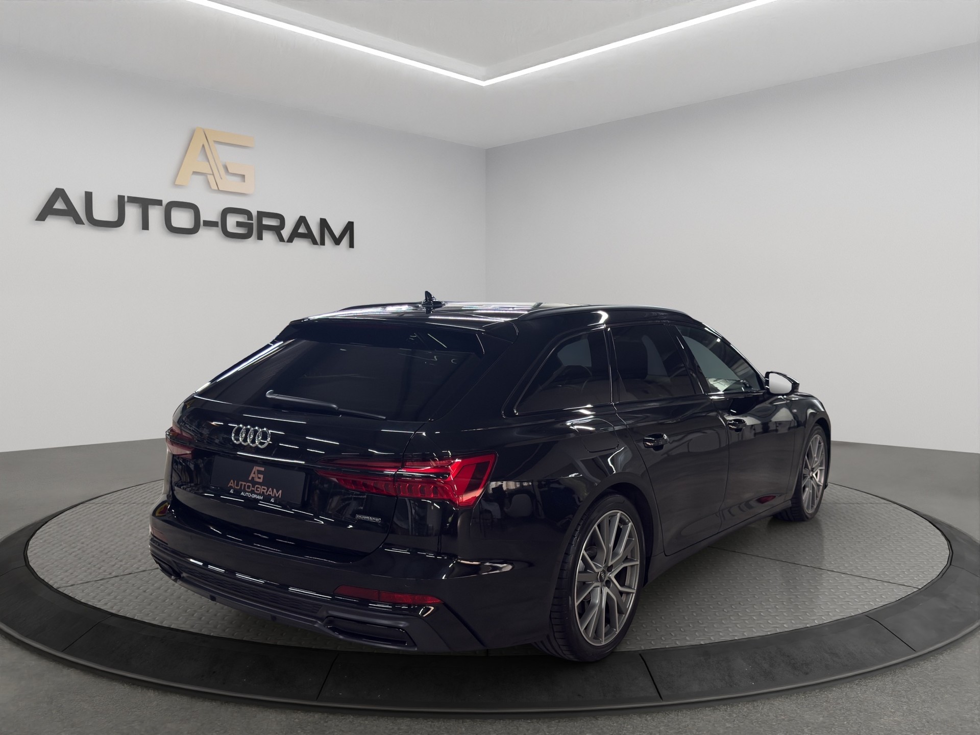 AUDI A6 Avant 45 TFSI Sport Attraction quattro S-tronic-image-4