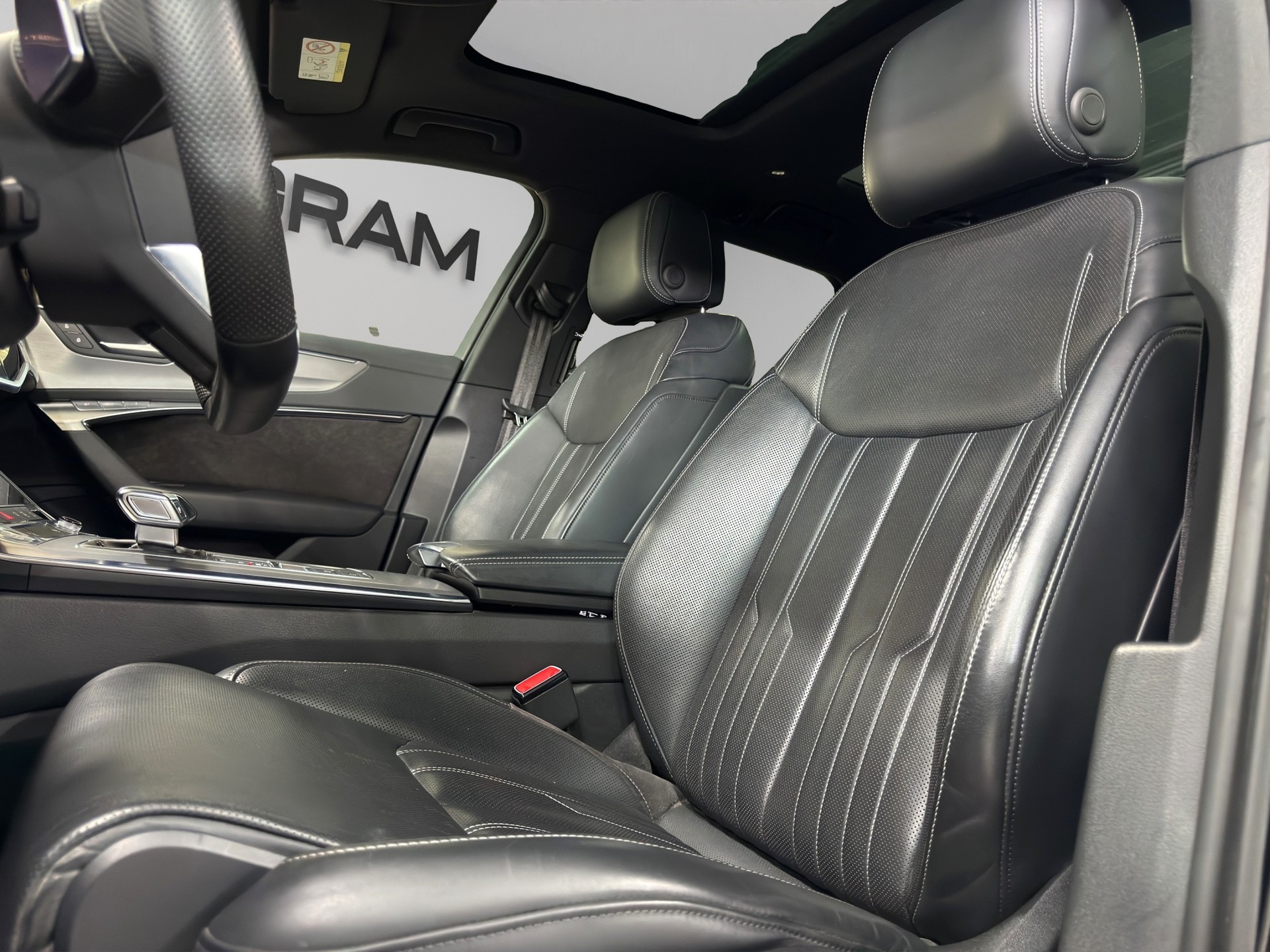 AUDI A6 Avant 45 TFSI Sport Attraction quattro S-tronic-image-12