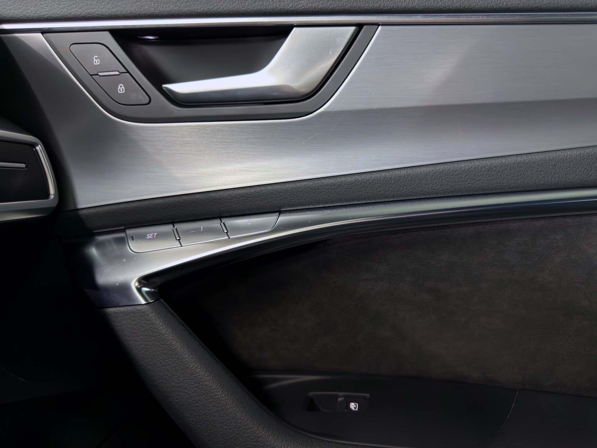 AUDI A6 Avant 45 TFSI Sport Attraction quattro S-tronic-image-23