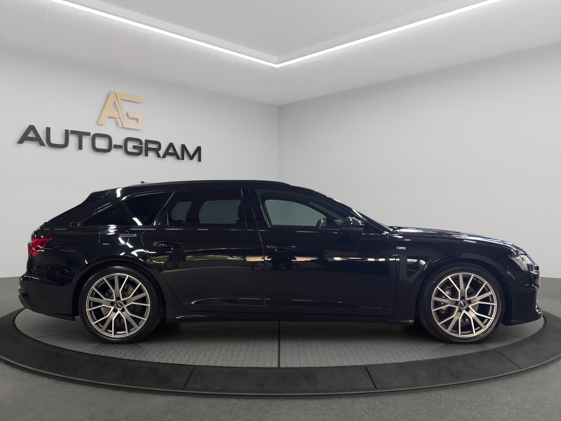 AUDI A6 Avant 45 TFSI Sport Attraction quattro S-tronic-image-5
