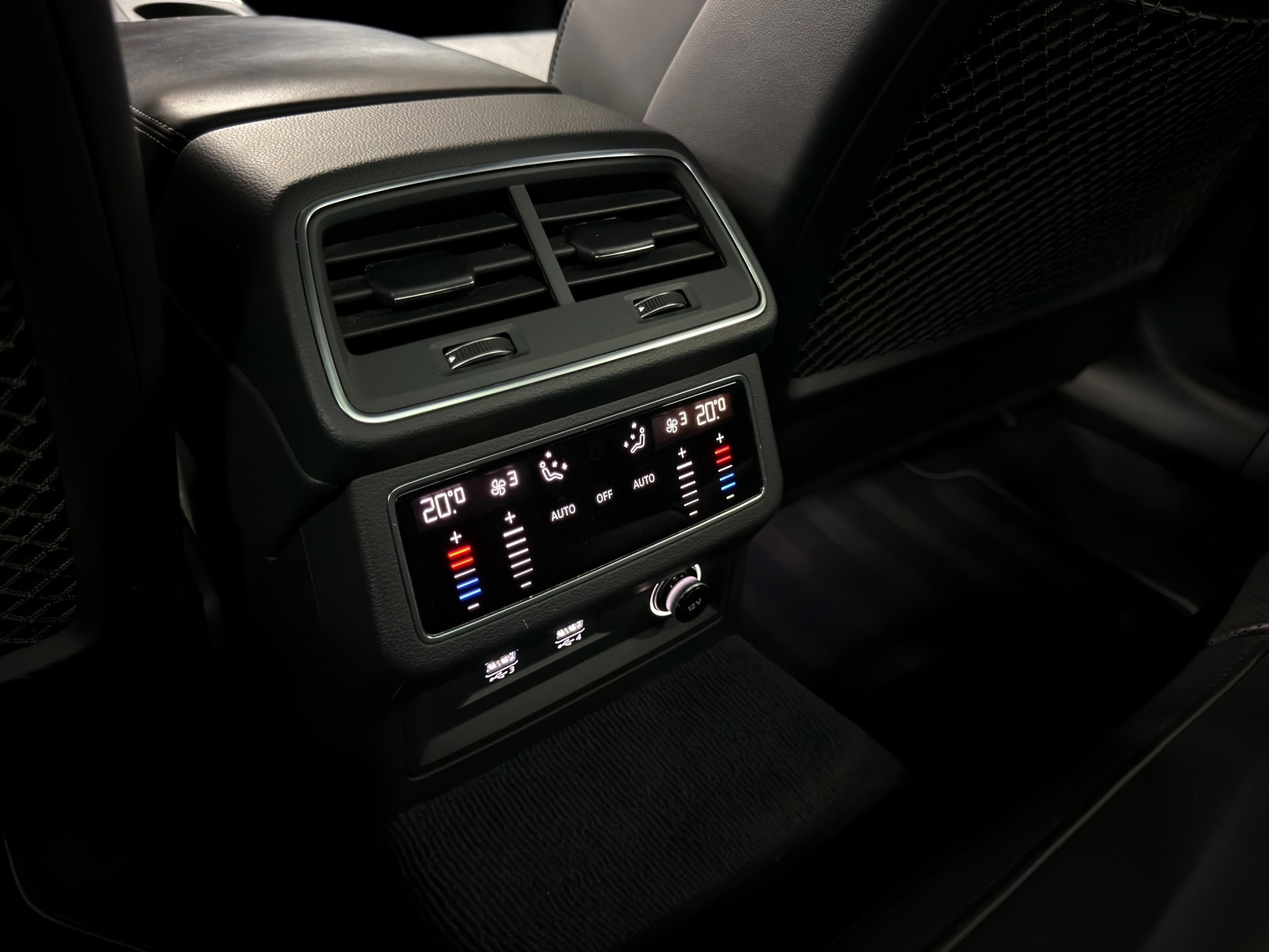AUDI A6 Avant 45 TFSI Sport Attraction quattro S-tronic-image-26