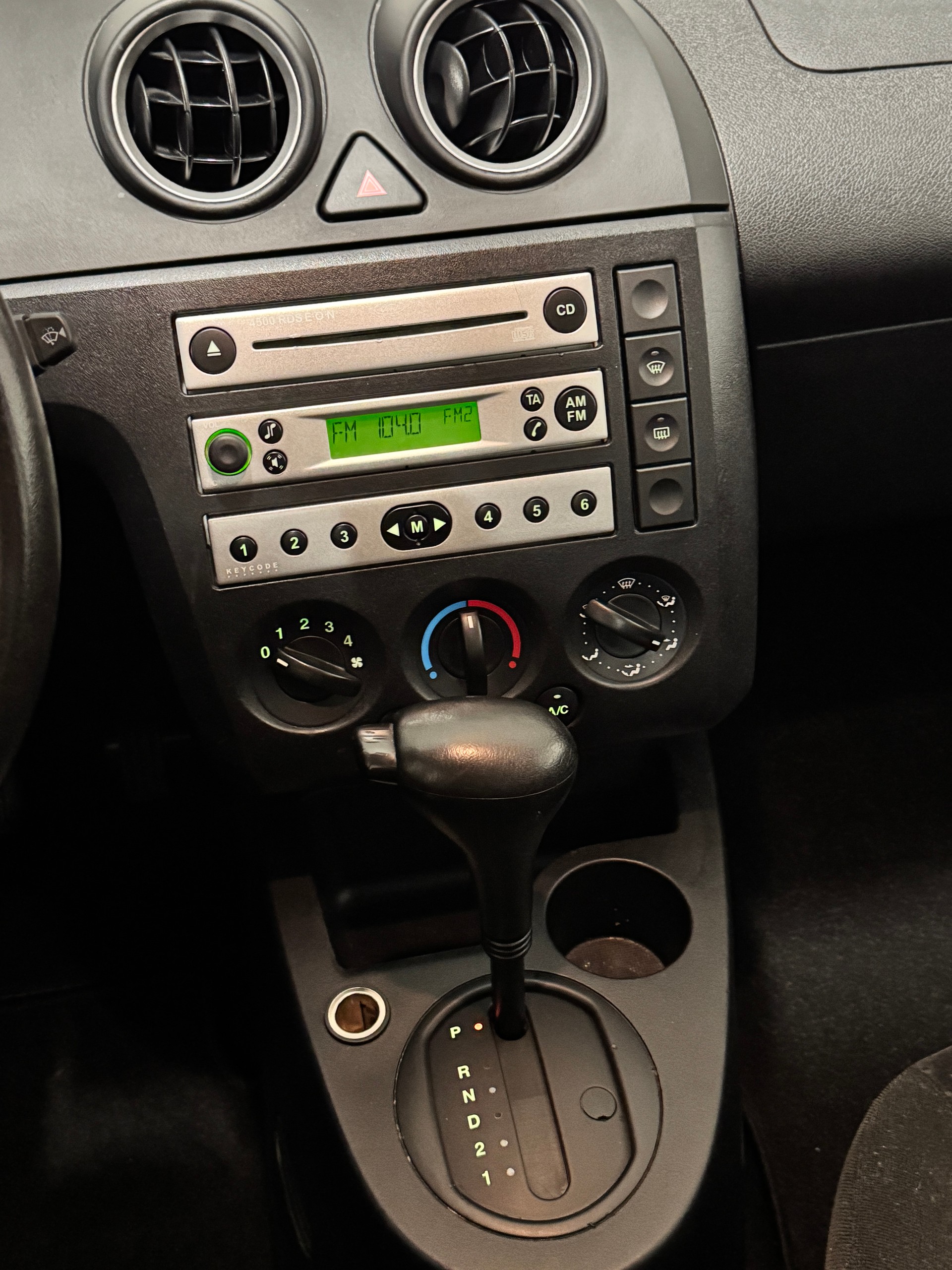 FORD Fiesta 1.6 16V Trend-image-10