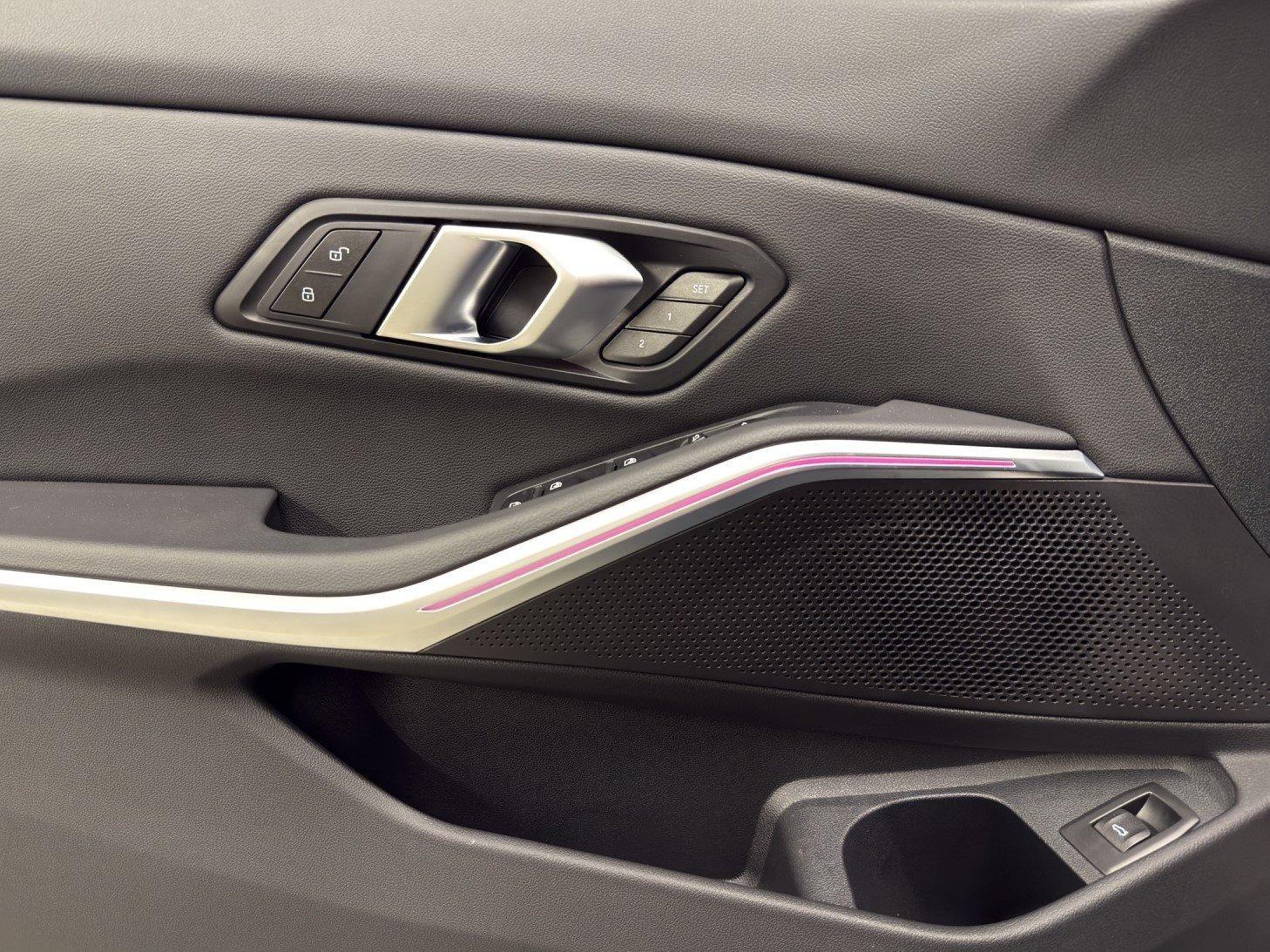 BMW 330d xDrive SAG Touring-image-11